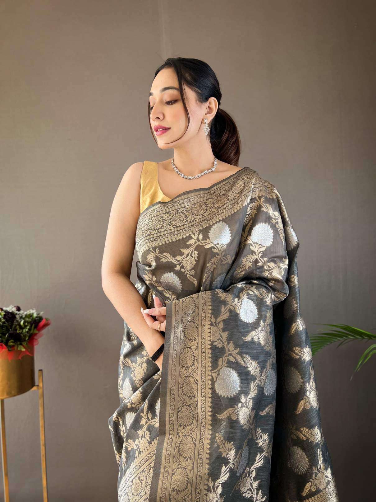 LUCACCI DESIGNER PRESENTS NEW CATALOUGE JANKI DESIGN NO-1002