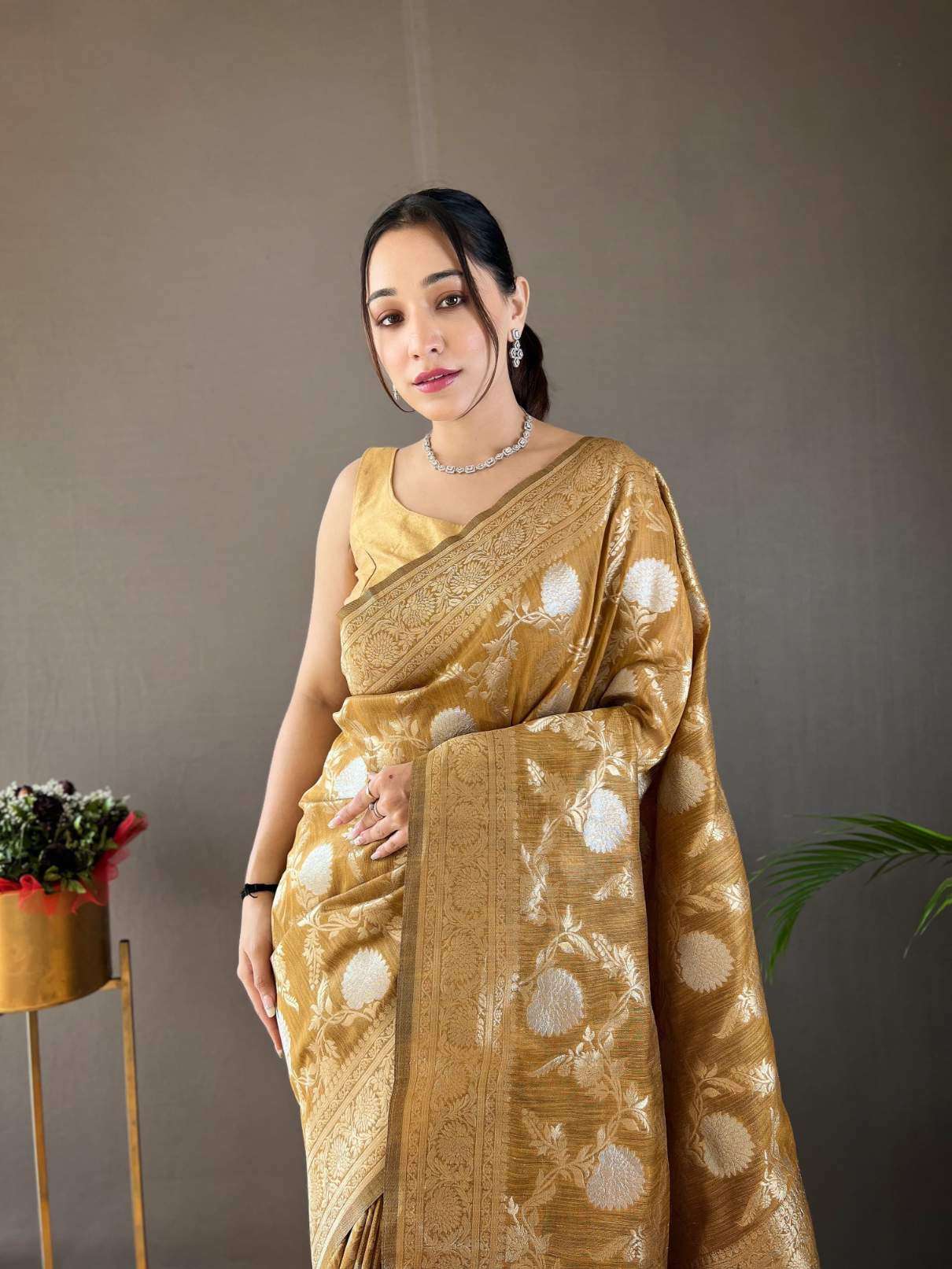 LUCACCI DESIGNER PRESENTS NEW CATALOUGE JANKI DESIGN NO-1003