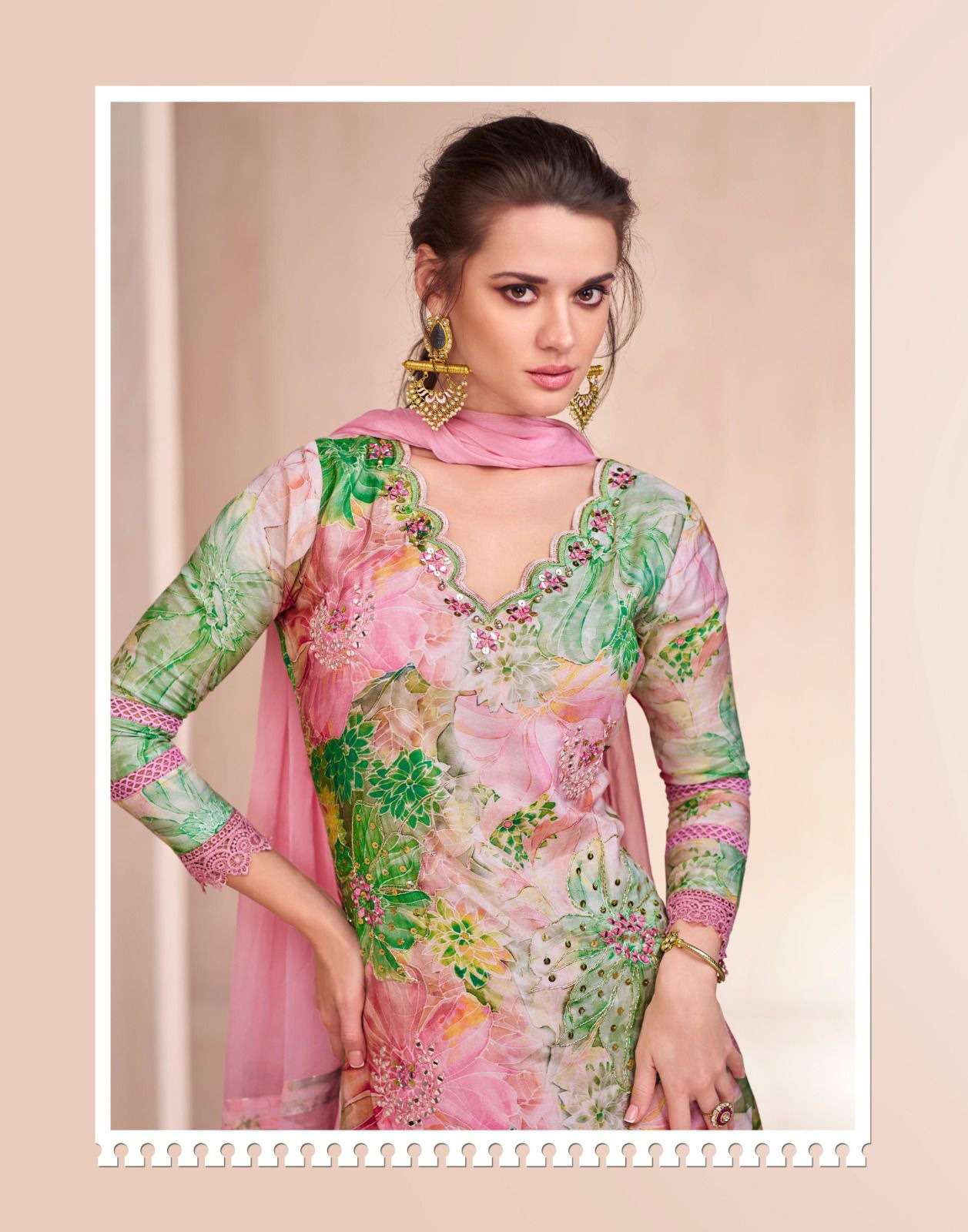 SY-5525 DL KURTI SHARARA NAZMEEN DUPATTA WITH EMBELLISHED DESIGNER HAND WORK