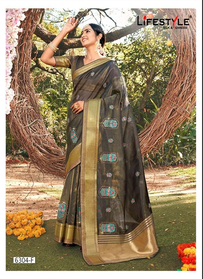Manish Malhotra Latest Designer Saree Collection 2024-2025 | Designer sarees  collection, Latest saree trends, Indian fashion saree