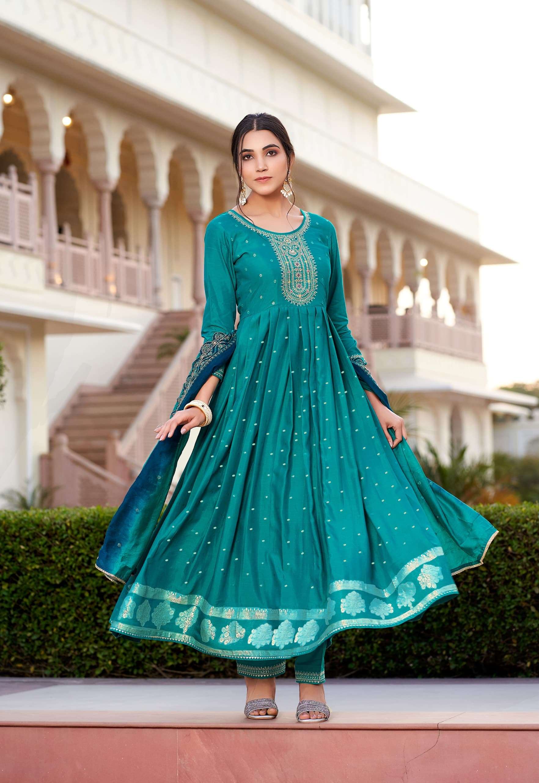 RANGOON PRESENTS NEW CATALOUGE SAACHI