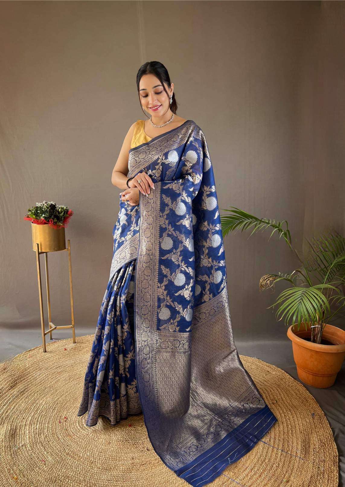 LUCACCI DESIGNER PRESENTS NEW CATALOUGE JANKI DESIGN NO-1001