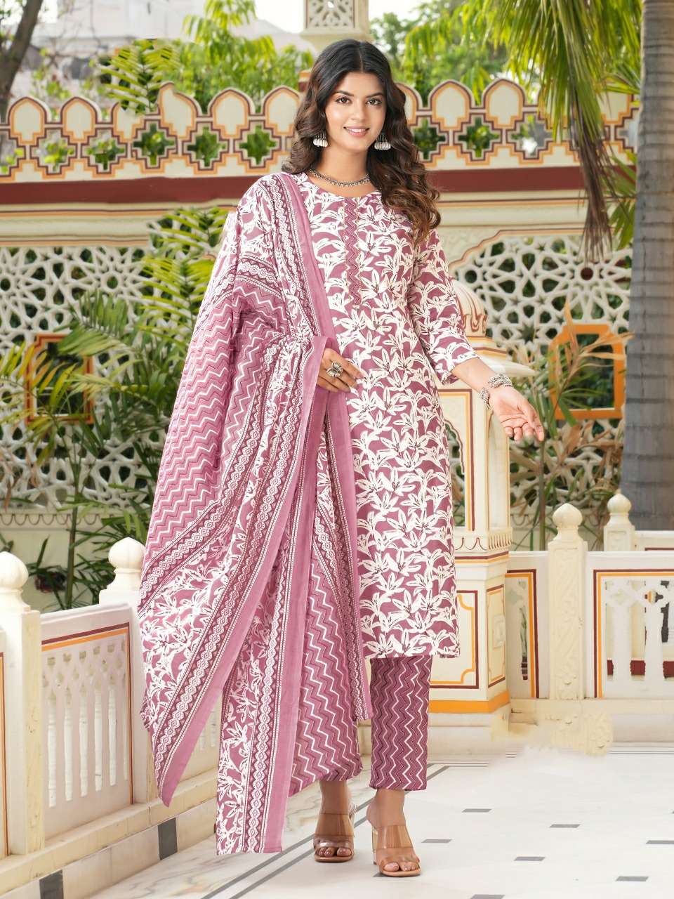 LIGHT PINK COLOUR 3 PIECE KURTI PANT DUPATTA WITH WHITE PRINTED DESIGN 