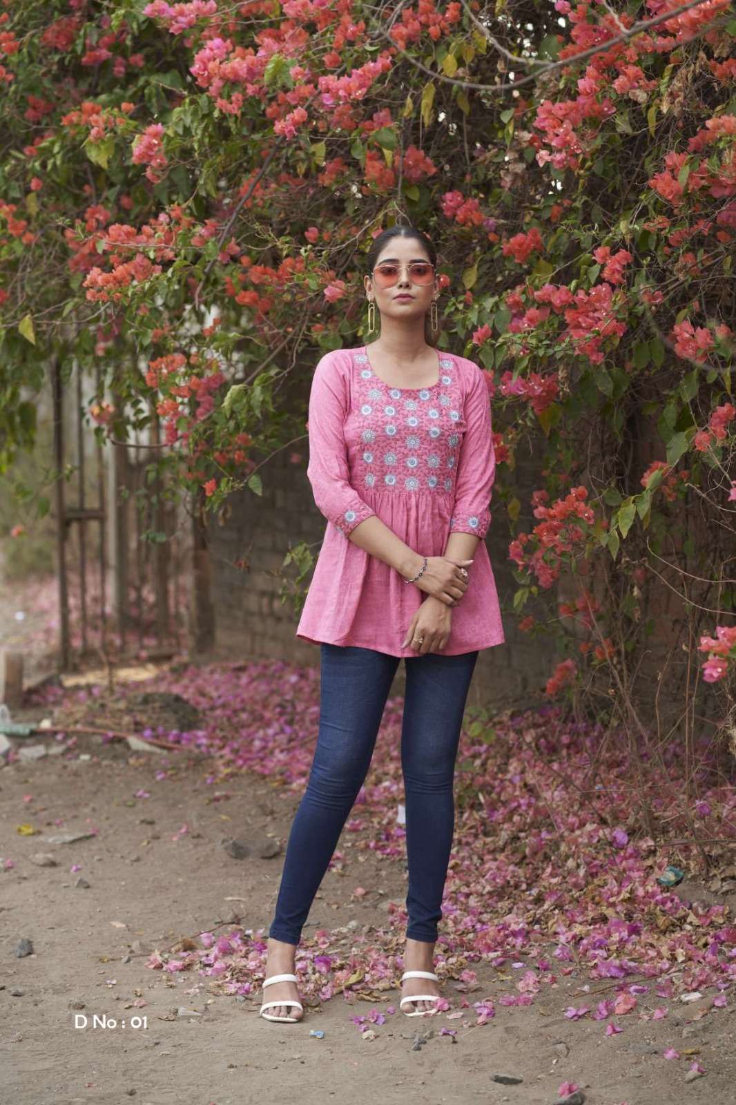 HR-01 MI EMBROIDERY SHORT TUNICS WITH PURE COTTON INNER 