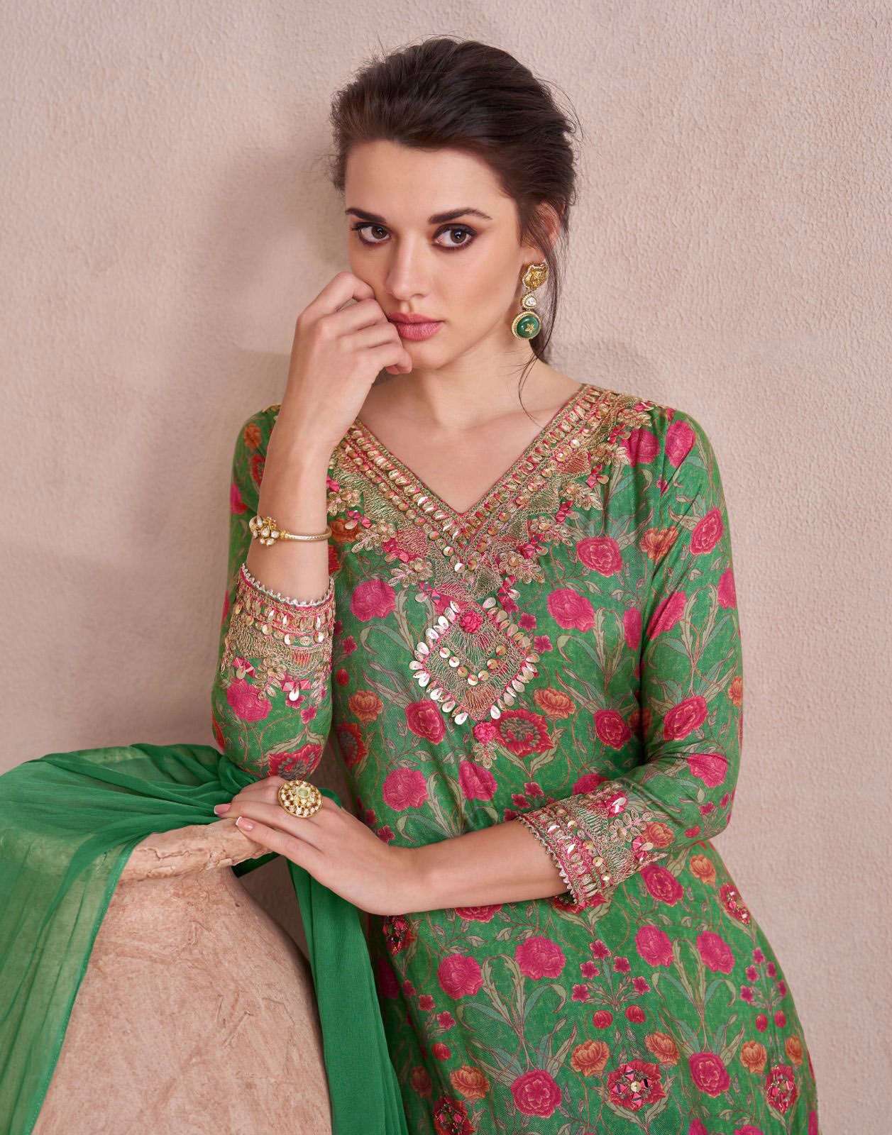 SY-5528 DL KURTI SHARARA NAZMEEN DUPATTA WITH EMBELLISHED DESIGNER HAND WORK