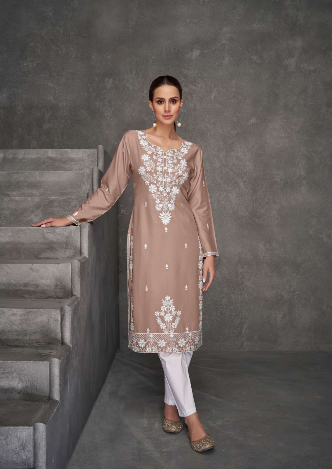 VM -1137 RH  PURE LAKHNAVI STYLISH KURTI WITH PANT