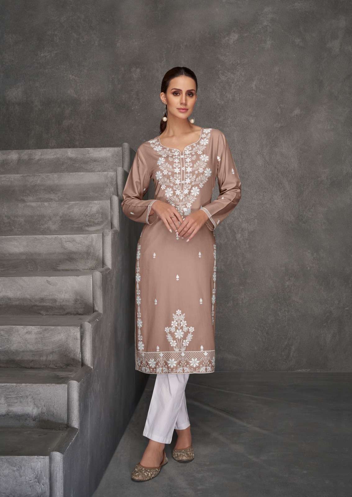 VM -1137 RH  PURE LAKHNAVI STYLISH KURTI WITH PANT