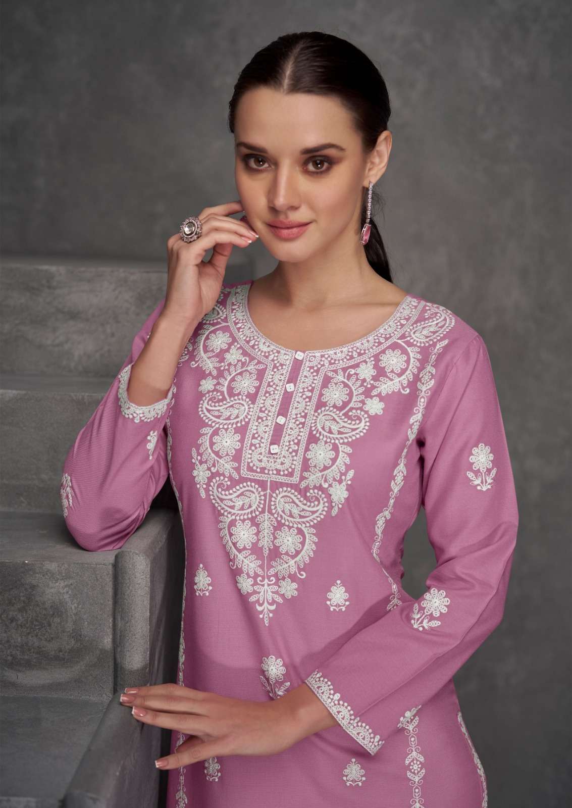 VM -1139 RH  PURE LAKHNAVI STYLISH KURTI WITH PANT