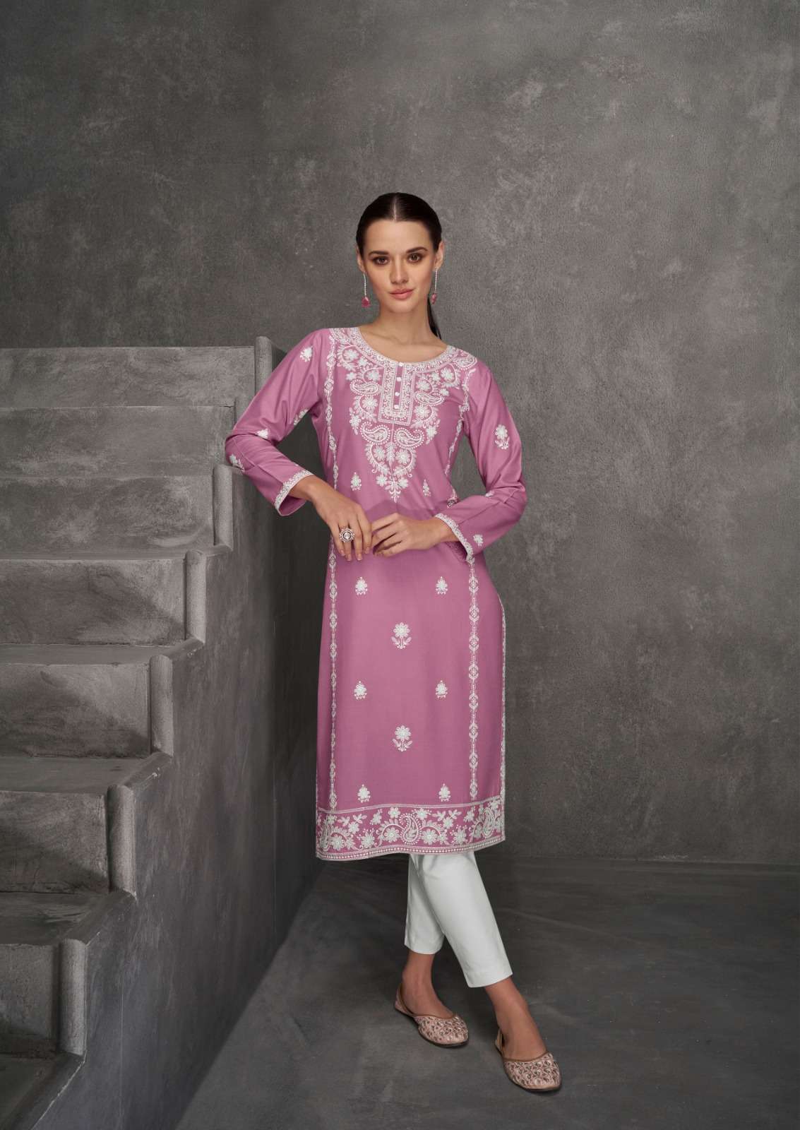 VM -1139 RH  PURE LAKHNAVI STYLISH KURTI WITH PANT