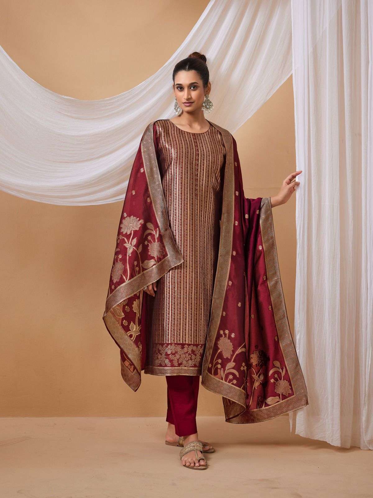 AMAYRA BY IBIZA PURE BANGLORY SILK JACQUARD KURTI PANT WITH DUPATTA 