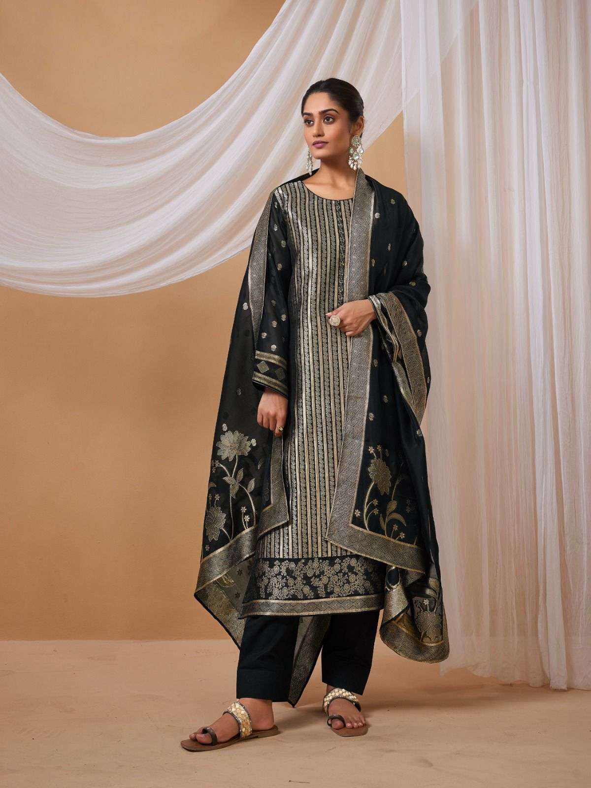 AMAYRA BY IBIZA PURE BANGLORY SILK JACQUARD KURTI PANT WITH DUPATTA 