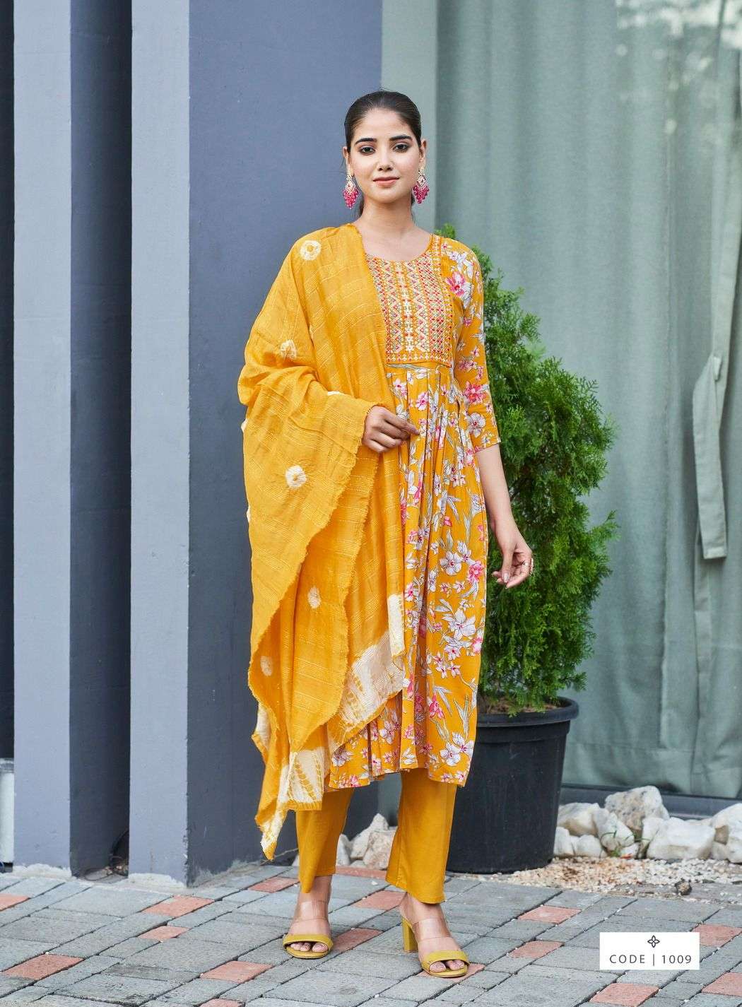 MORNI BY KUSHALS RINKLE FABRIC EMBROIDERY WORK IN NAIRA CUT STYLE 