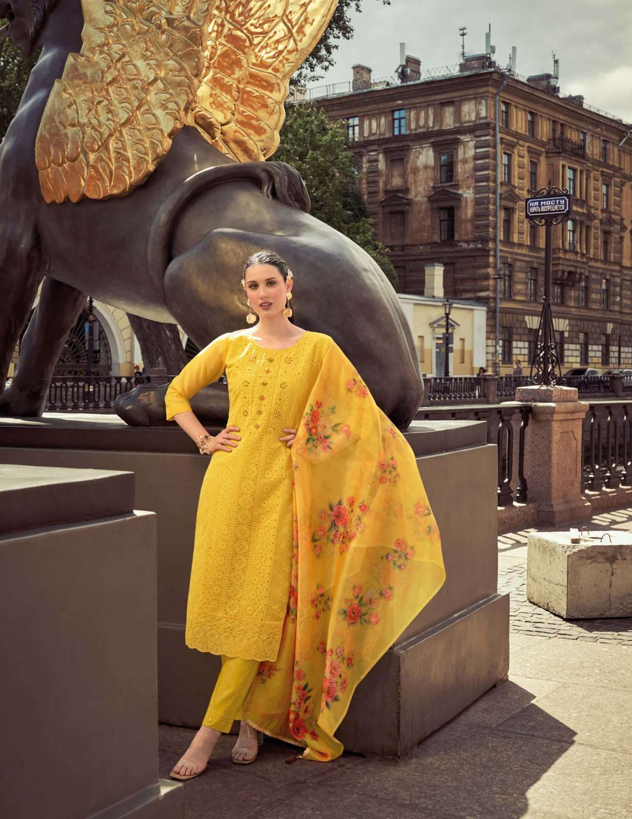 OC-20801 LL SCHIFFLI HANDWORK ORGANZA WITH LINING KURTI PANT WITH DUPATTA 