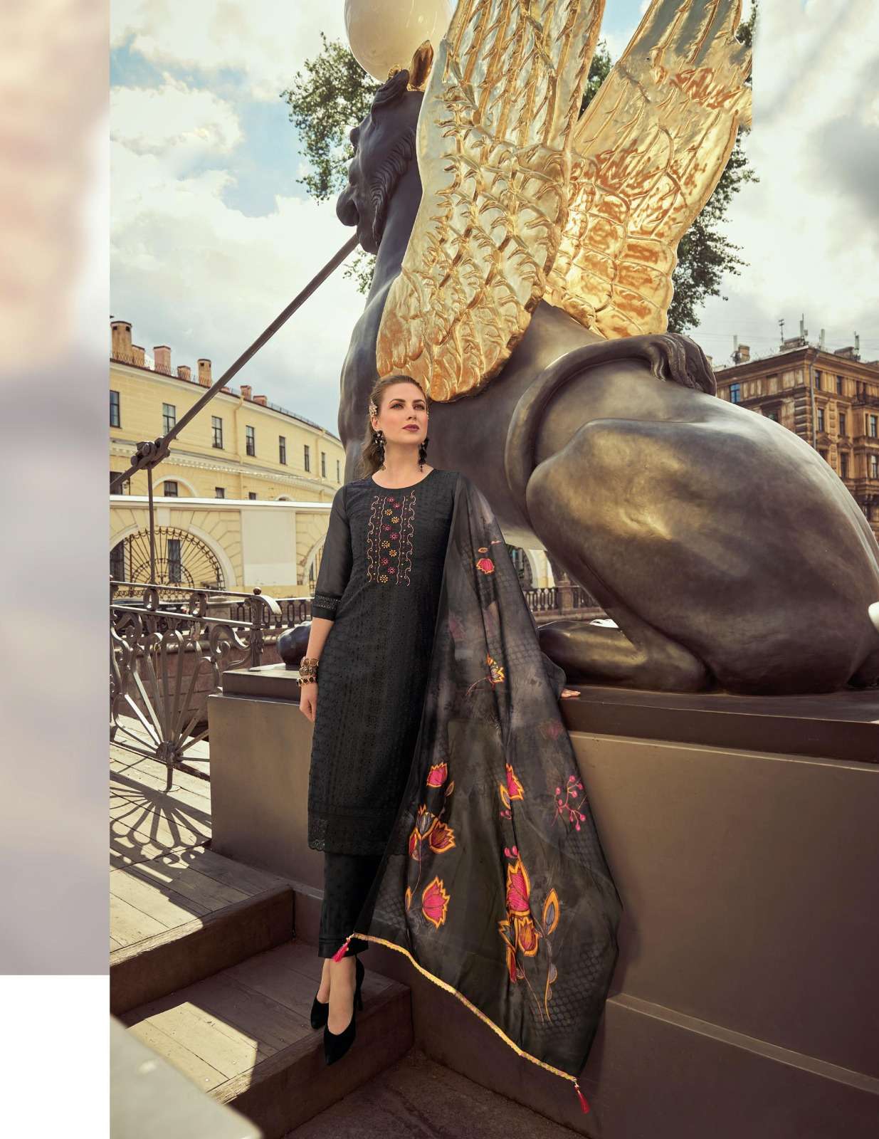 OC-20804 LL SCHIFFLI HANDWORK ORGANZA WITH LINING KURTI PANT WITH DUPATTA 