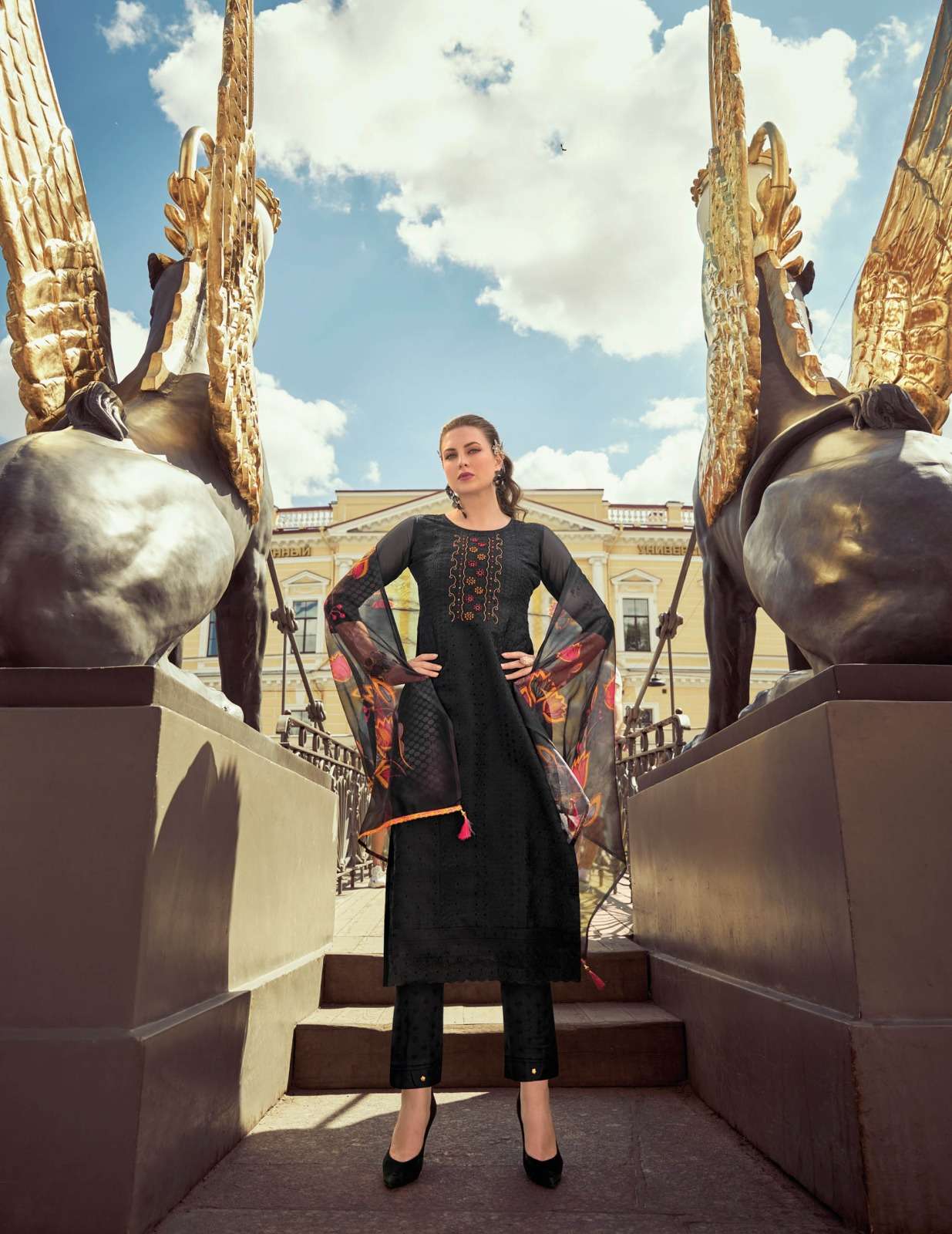 OC-20804 LL SCHIFFLI HANDWORK ORGANZA WITH LINING KURTI PANT WITH DUPATTA 