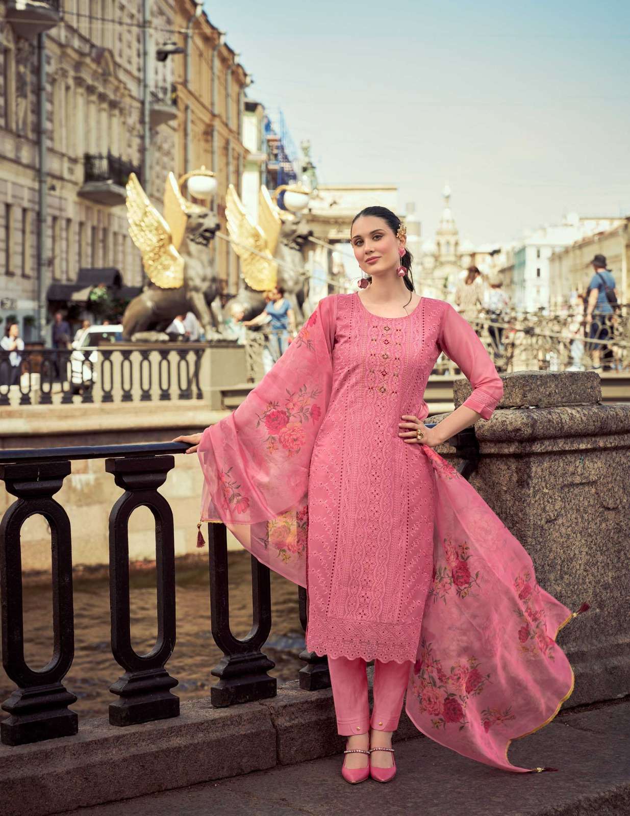 OC-20805 LL SCHIFFLI HANDWORK ORGANZA WITH LINING KURTI PANT WITH DUPATTA 