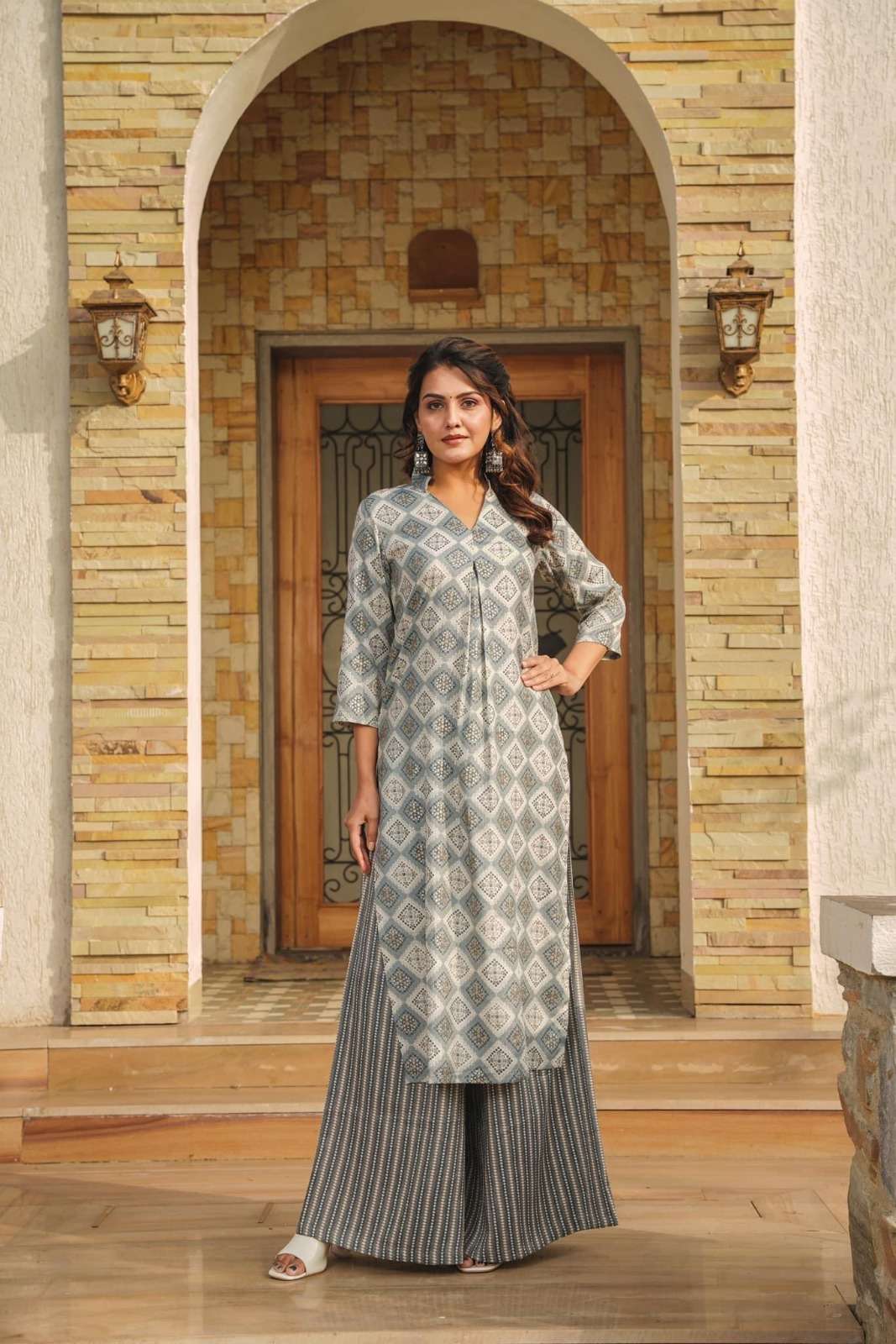 TF-1802 GREY COLOUR RAYON HEAVY DIGITAL PRINT KURTI PLAZO WITH FULL INNER 