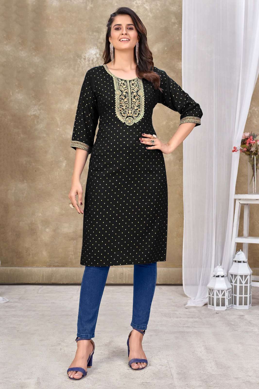 TR-1003 MK QUARDING EMBROIDERY SEQUENCE WORK ONLY KURTI 