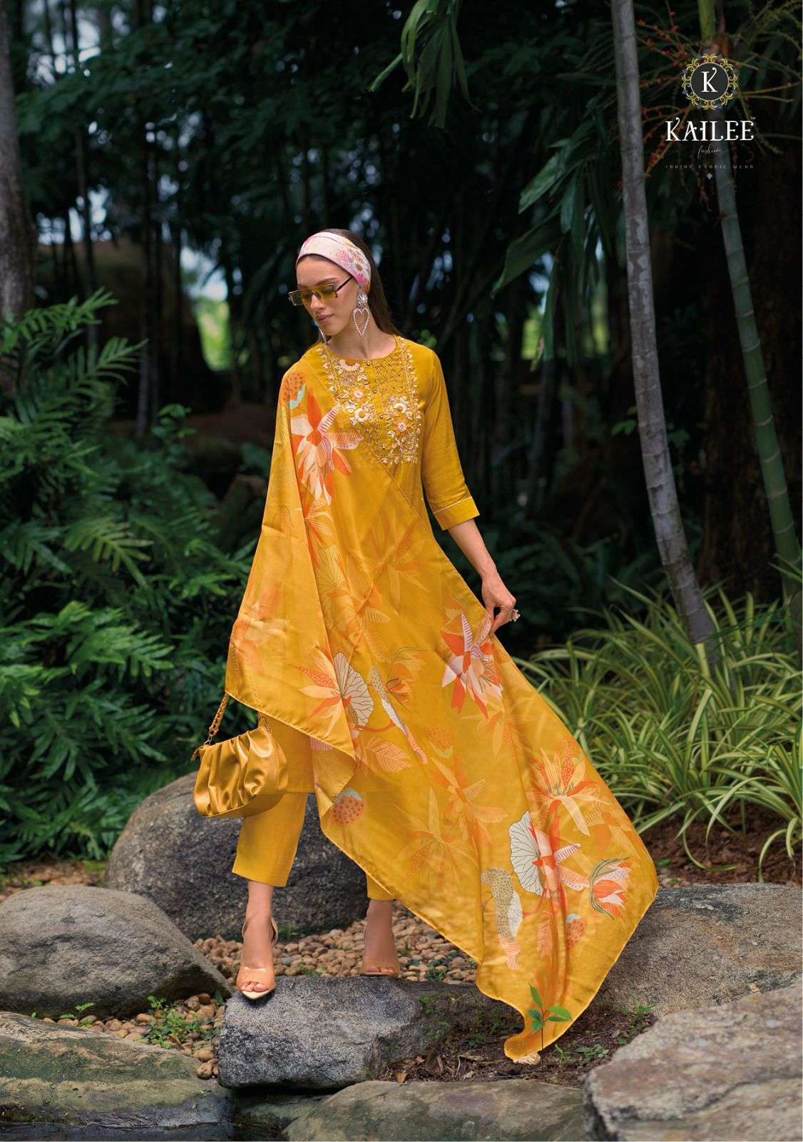 HUMSAFAR BY KAILEE FASHION PURE VISCOSE ACCESSORY WORK KURTI PANT WITH DUPATTA 