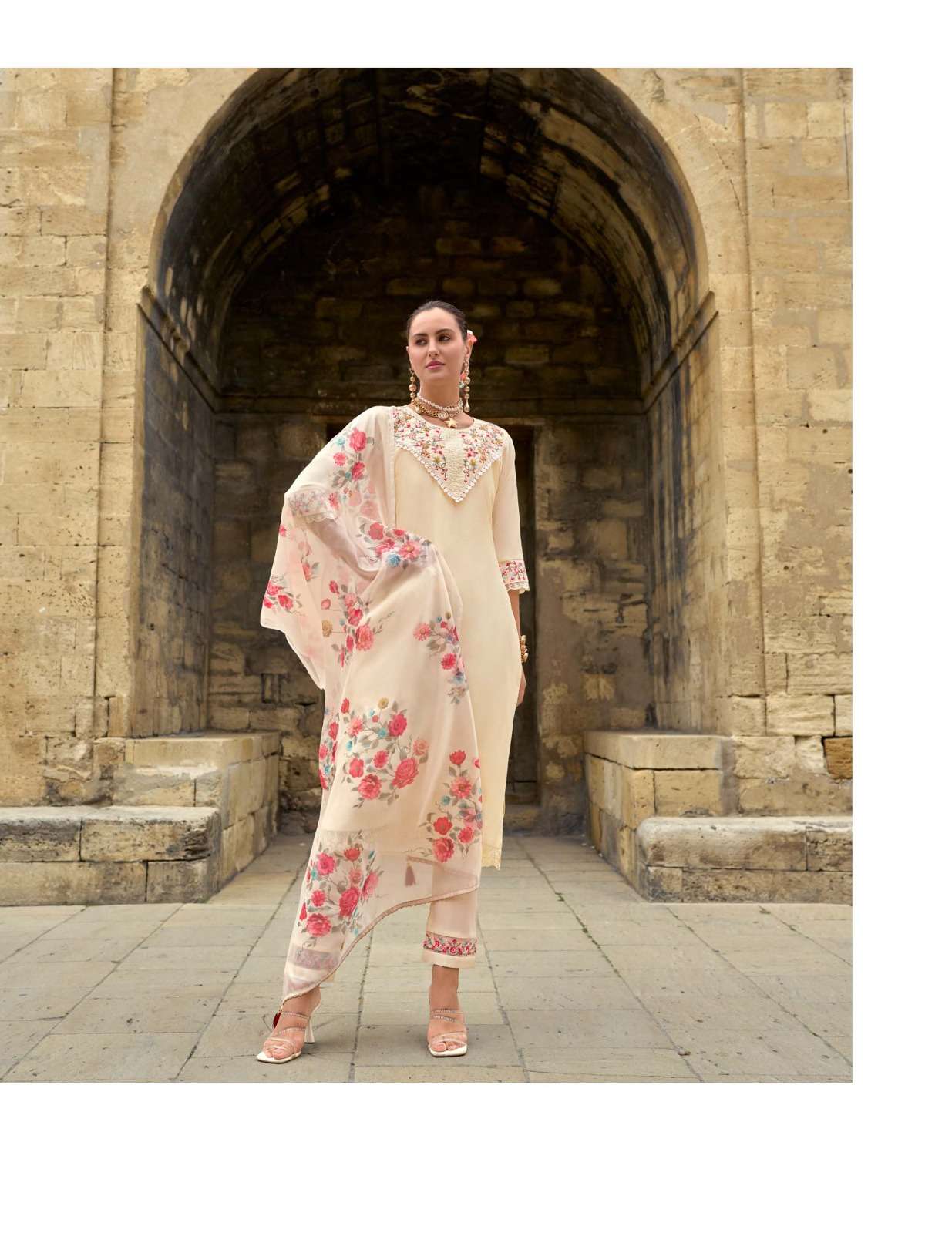 MAHRA DESIGN NO-20204 BY LILY & LALI VISCOSE FABRIC EMBROIDERY KURTI PANT WITH PRINTED DUPATTA  