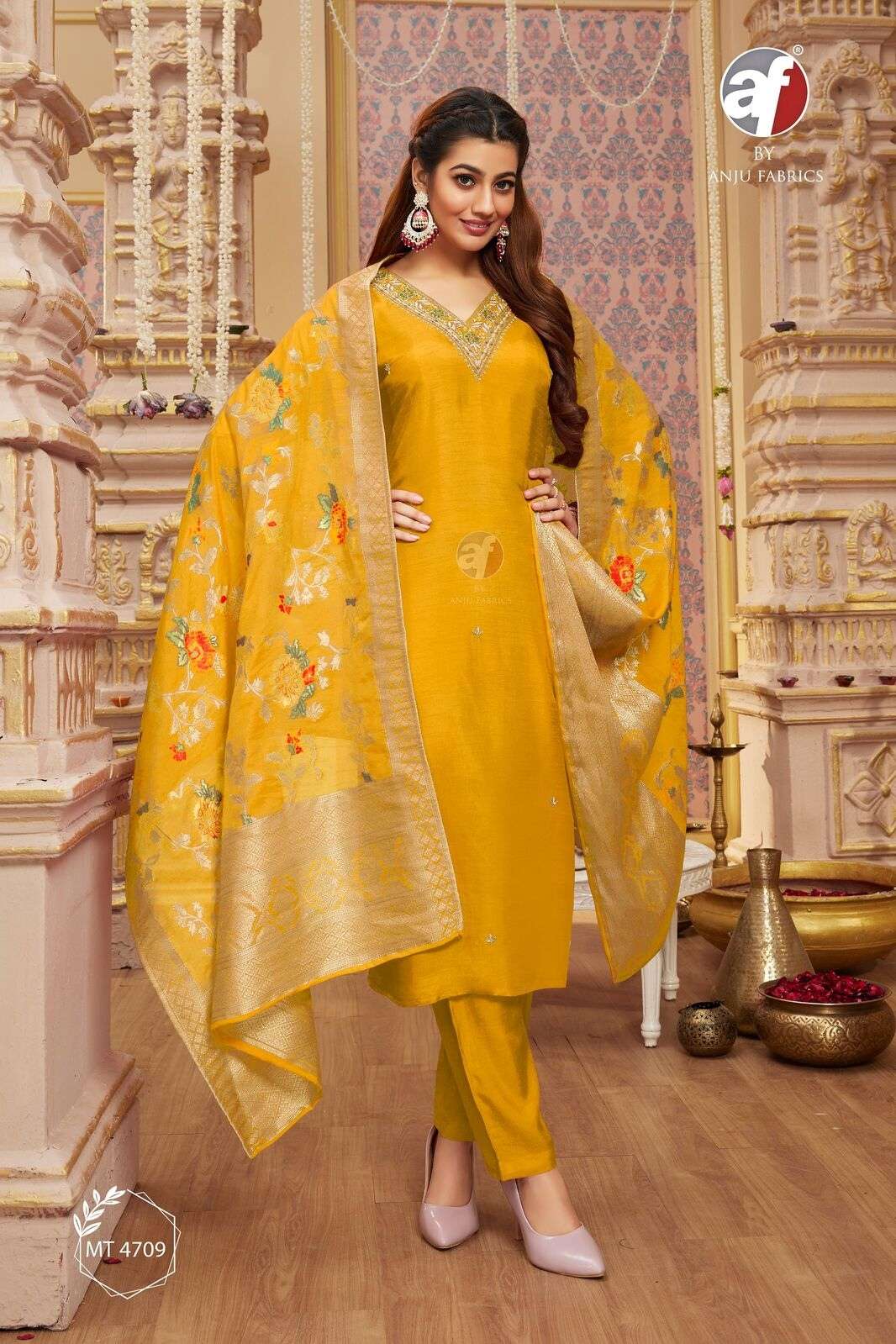 ANJU FABRICS D-4709 IN PURE DOLA SILK WITH HEAVY JACQUARD DUPATTA