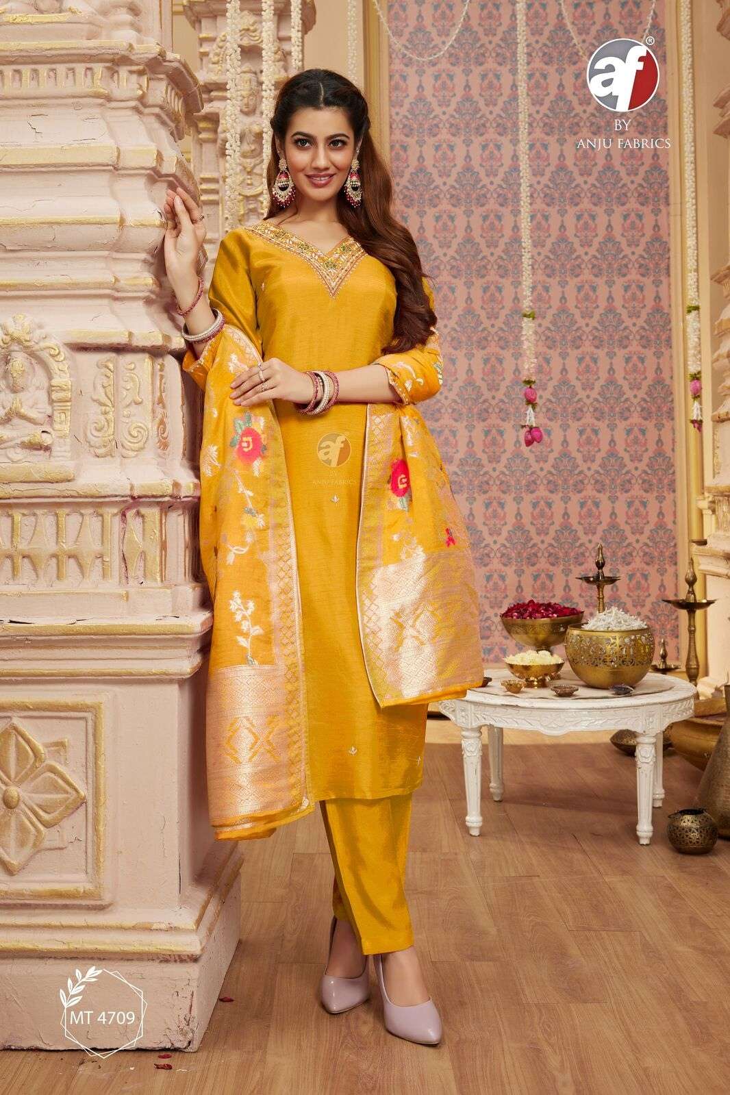 ANJU FABRICS D-4709 IN PURE DOLA SILK WITH HEAVY JACQUARD DUPATTA