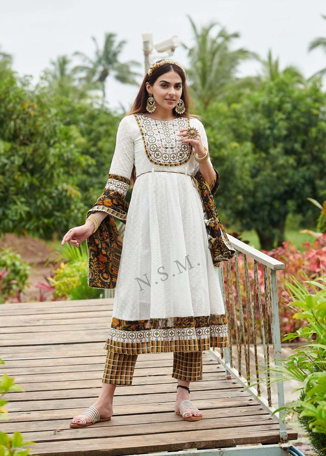 KUMB WINGET BY LUCACCI DESIGNER HEAVY COTTAN SHIFFLI STICH SUIT WITH HEAVY EMBROIDERY NACK WORK 