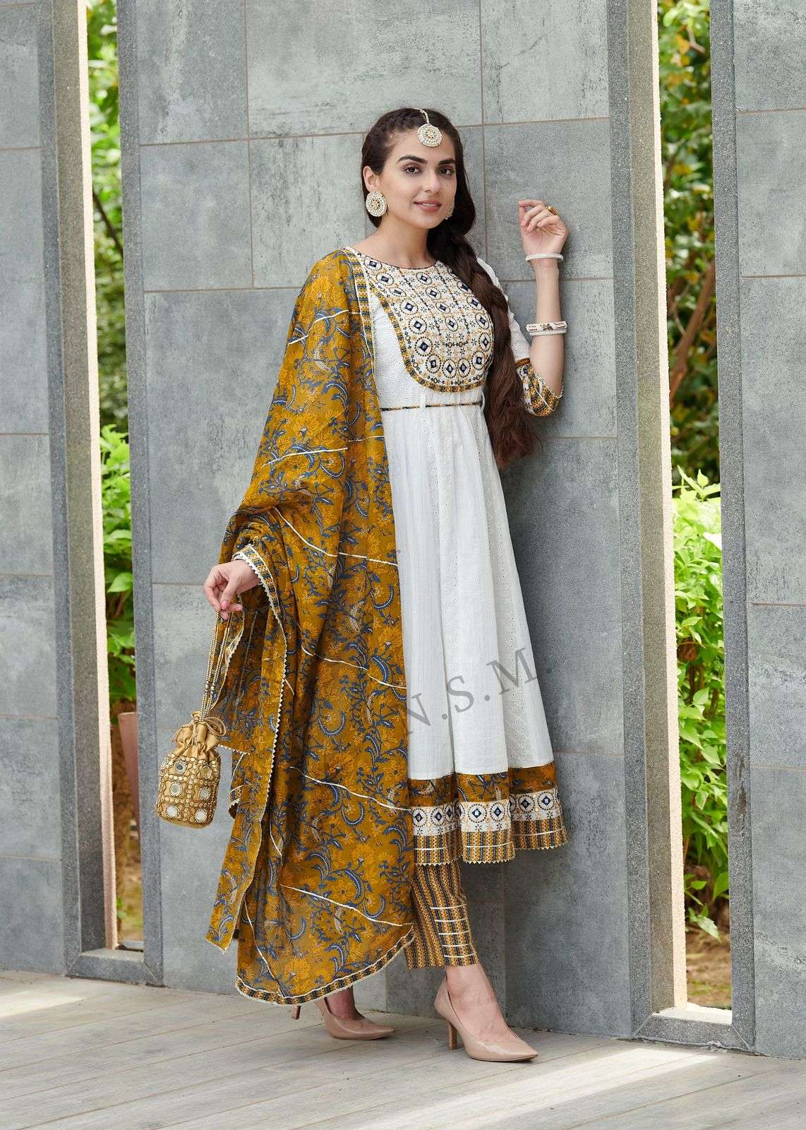 KUMB WINGET BY LUCACCI DESIGNER HEAVY COTTAN SHIFFLI STICH SUIT WITH HEAVY EMBROIDERY NACK WORK 