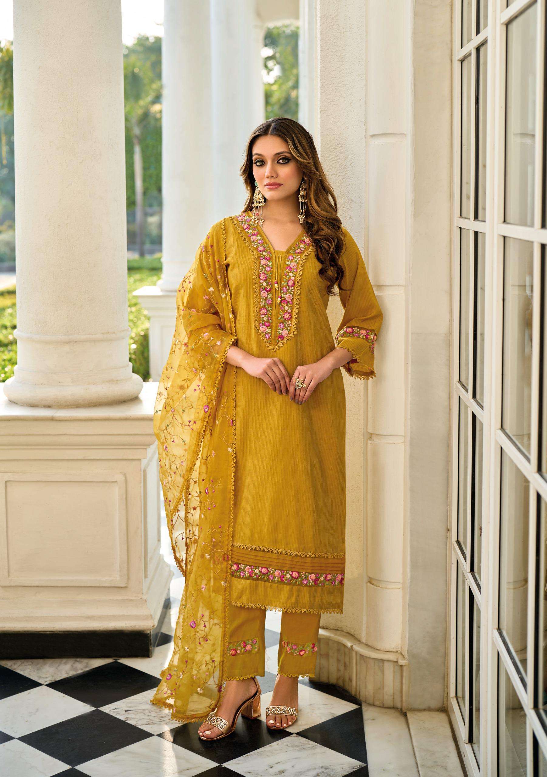 AARFA BY LADY LEELA IN PURE VISCOSE SWISS SILK FABRIC WITH HANDWORK AND PURE COTTON INNER