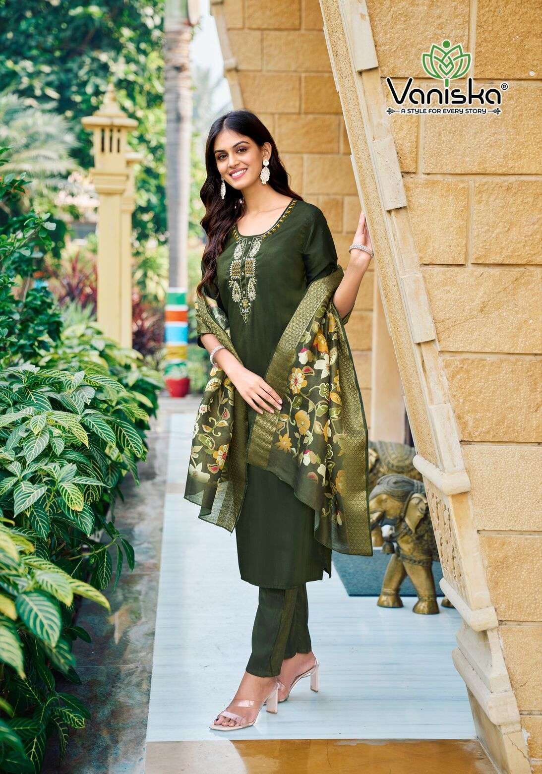 FITOOR VOL-2 BY VANISKA IN ROMAN SIMAR WITH PURE HEAVY HAND WORK 