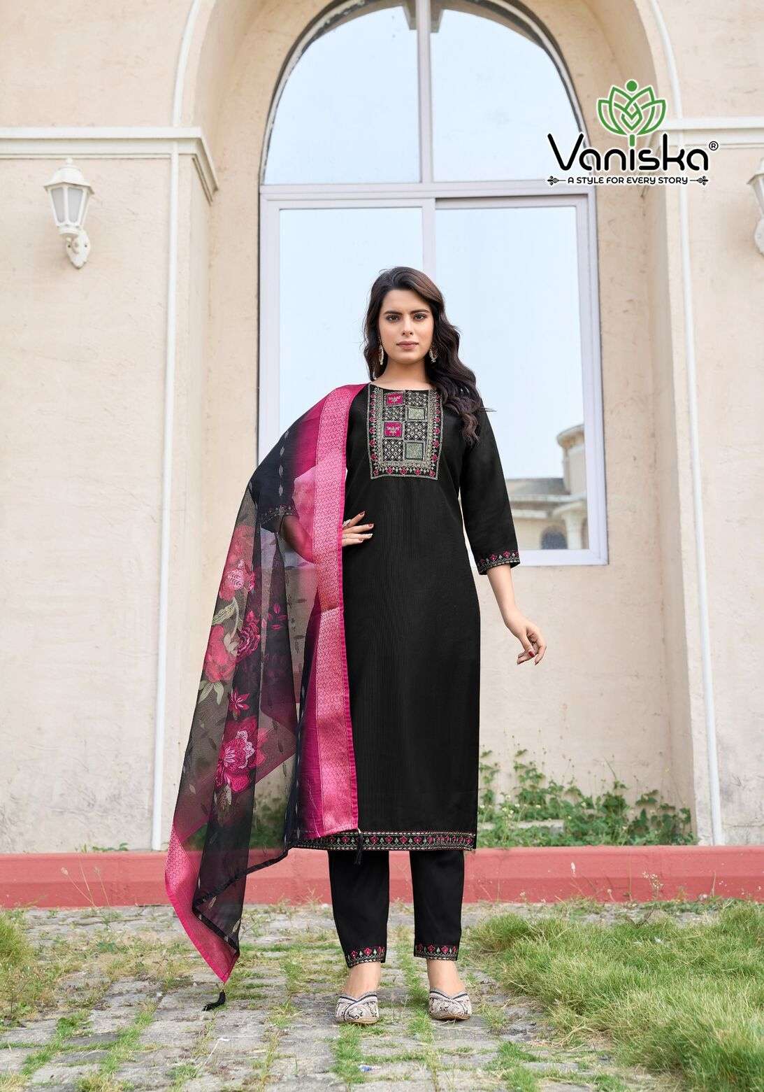 MAHARANI VOL.1 BY VANISKA IN GADWAL SILK KURTI WITH COTTON MAL INNWR
