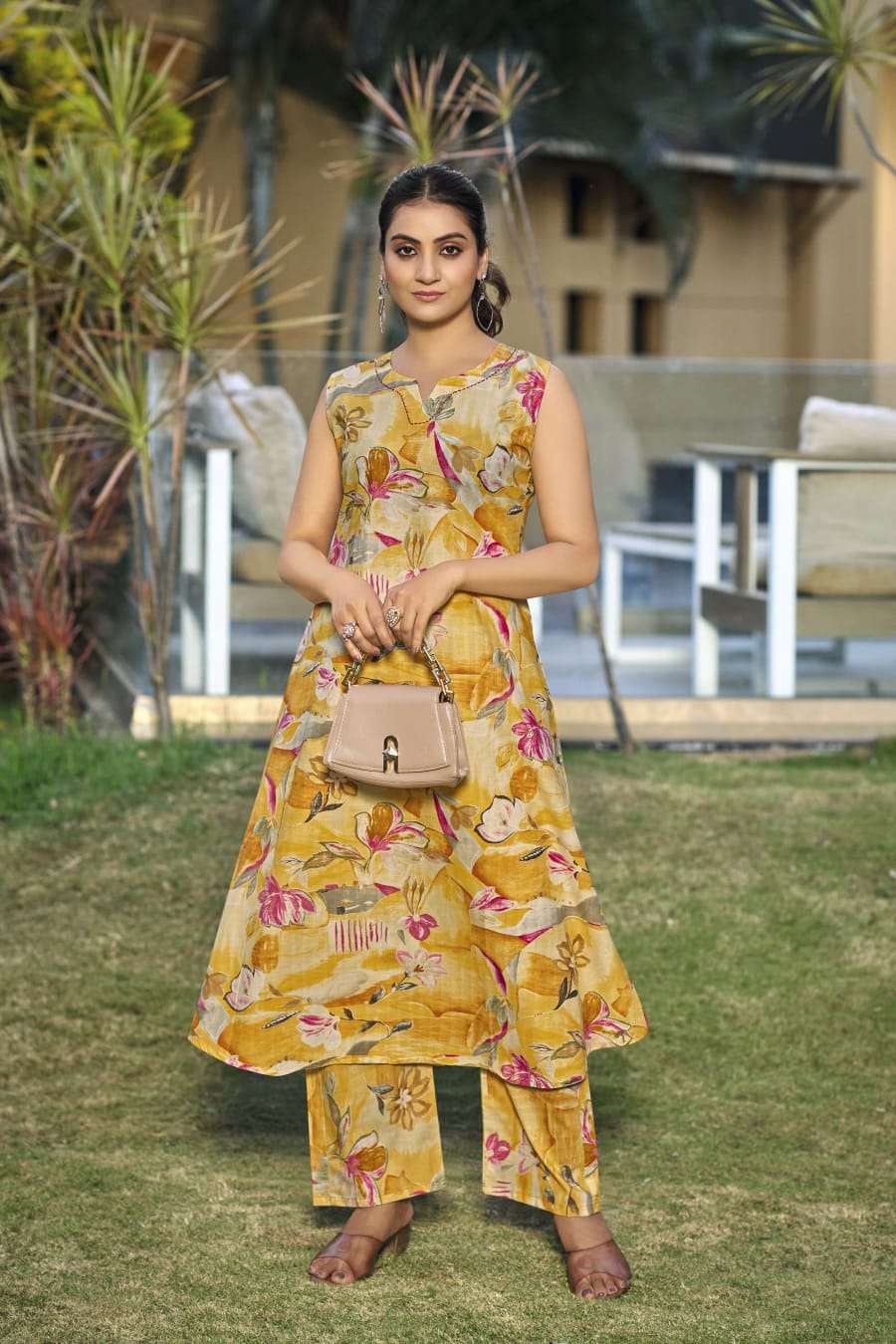 SUMMER THREADS BY OSSM IN COTTON FOIL PRINT CO-ORD SET WITH HANDWORK AND POCKET