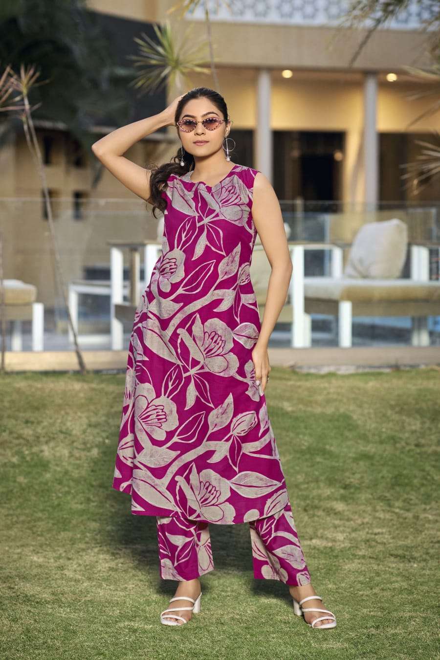 SUMMER THREADS BY OSSM IN COTTON FOIL PRINT CO-ORD SET WITH HANDWORK AND POCKET