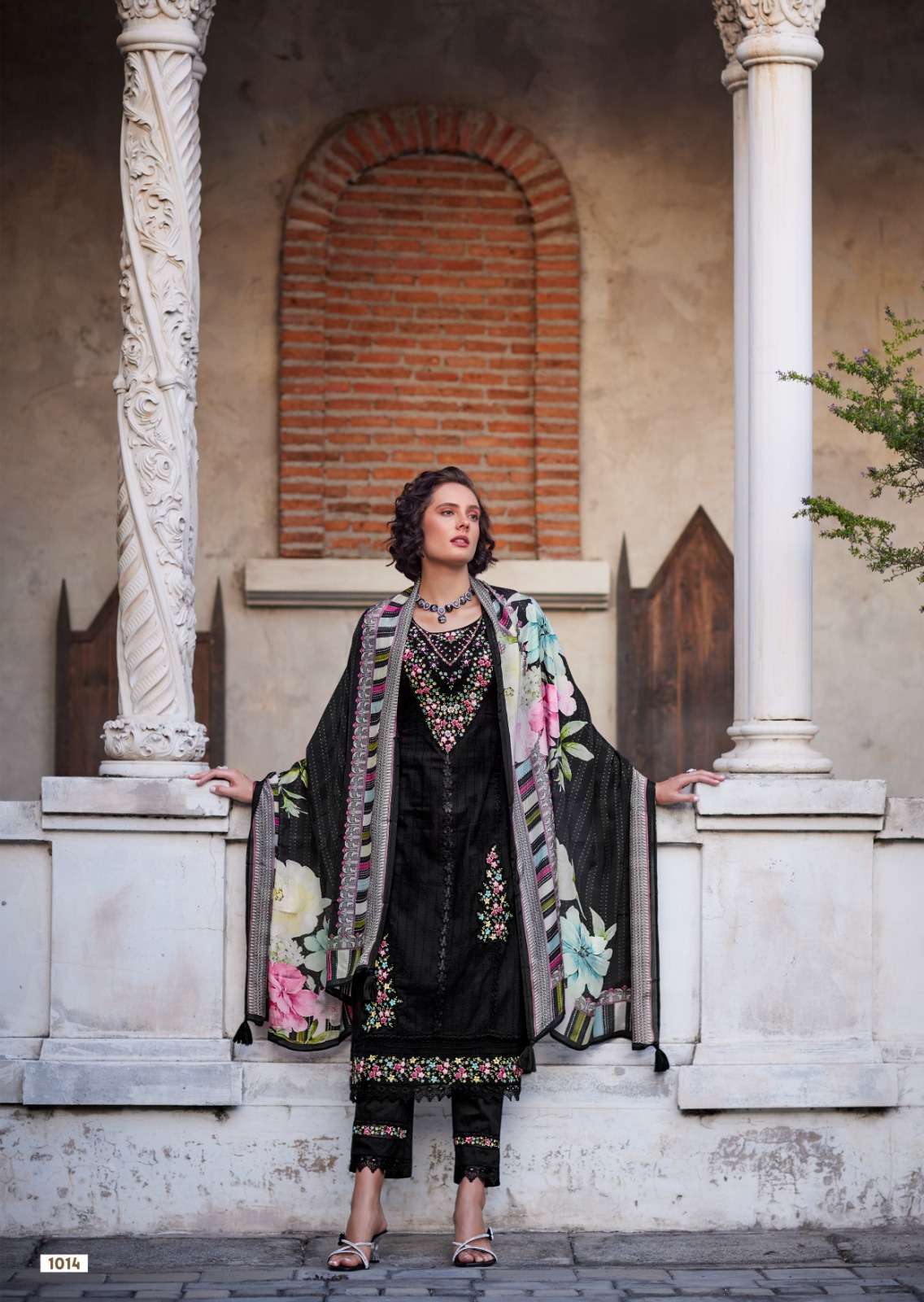 EIRA BY PRM INDIA IN PURE COTTON WITH DESIGNER EMBROIDERES WORK WITH HANDWORK