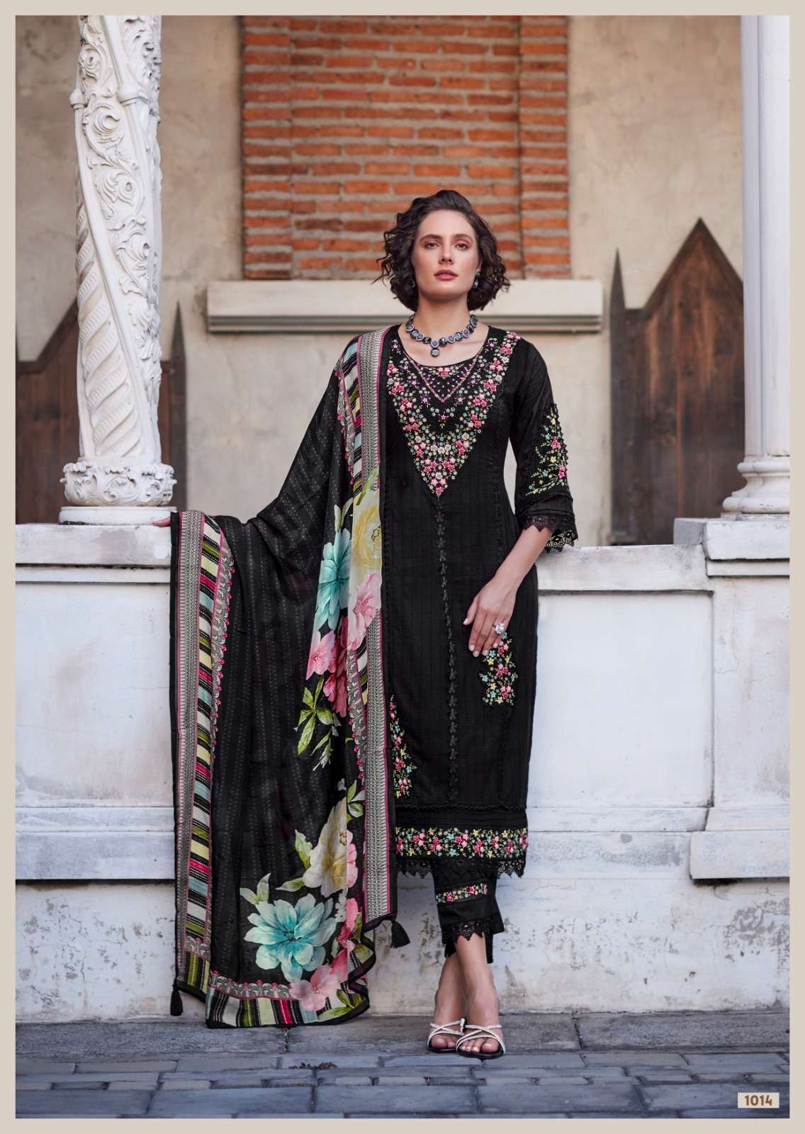 EIRA BY PRM INDIA IN PURE COTTON WITH DESIGNER EMBROIDERES WORK WITH HANDWORK