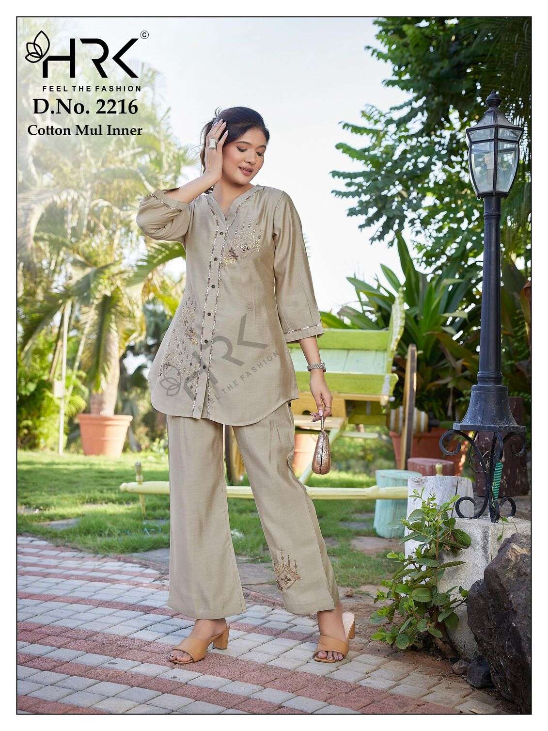 D.NO :- 2216 BY HRK IN PV TWO TON WITH EXCLUSIVE HAND WORK WITH COTTON MUL INNER