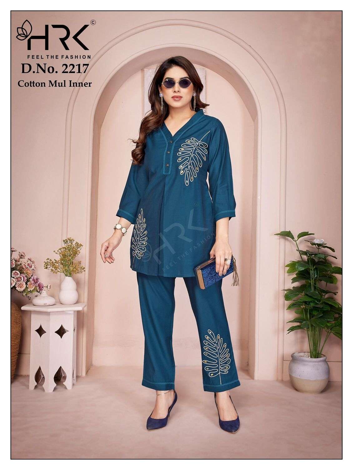 D.NO :- 2217 BY HRK IN PV TWO TON WITH EXCLUSIVE HAND WORK WITH COTTON MUL INNER