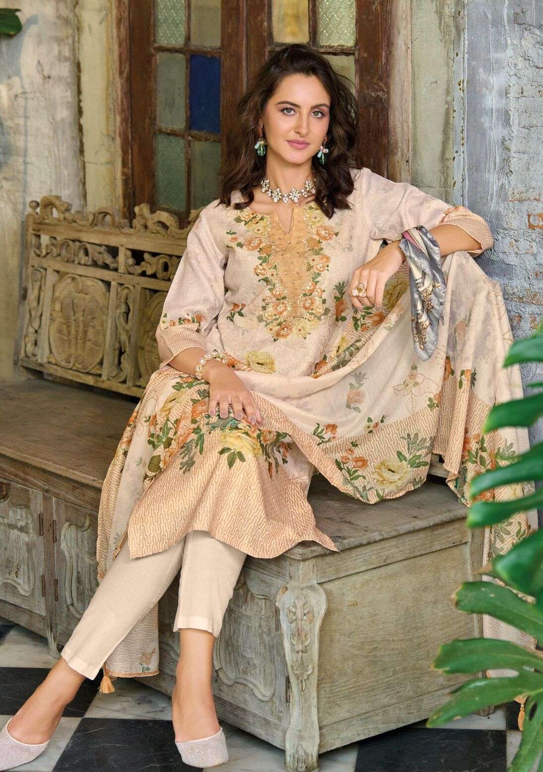 SUMMER PASTELS-2 BY LADY LEELA IN BORER STIFFLY WORK ON LINEN FABRIC WITH HANDWORK