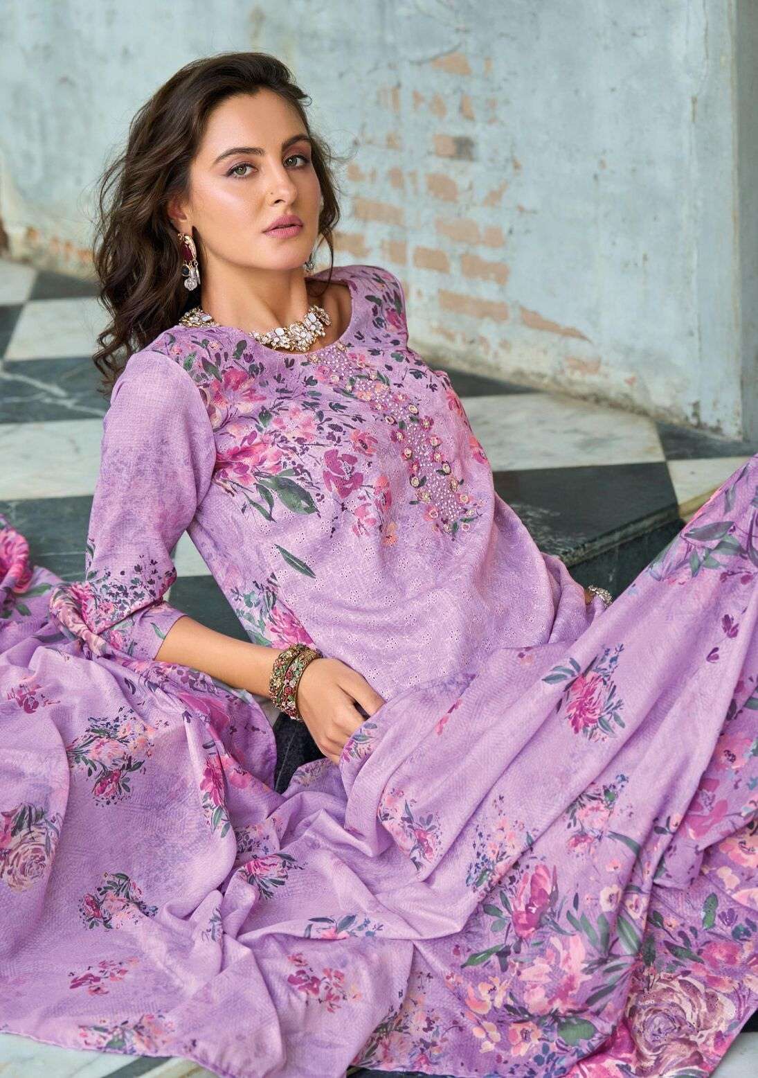 SUMMER PASTELS-2 BY LADY LEELA IN BORER STIFFLY WORK ON LINEN FABRIC WITH HANDWORK