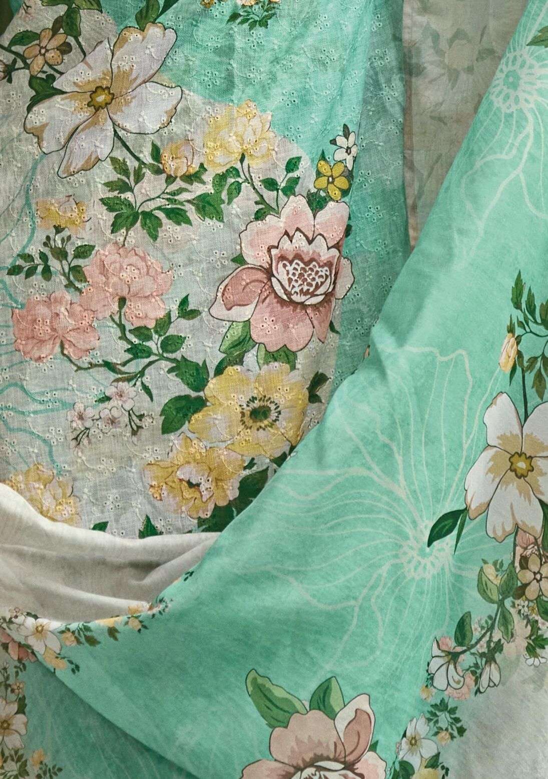 SUMMER PASTELS-2 BY LADY LEELA IN BORER STIFFLY WORK ON LINEN FABRIC WITH HANDWORK