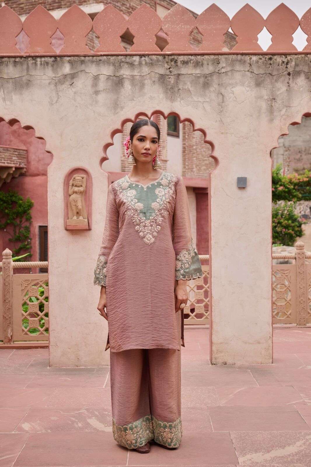 D.NO :- 1398 TO 1402 BY TEXOFAB IN SHIMMER CRUSH & COTTON LINING WITH EMBROIDERY WORK 