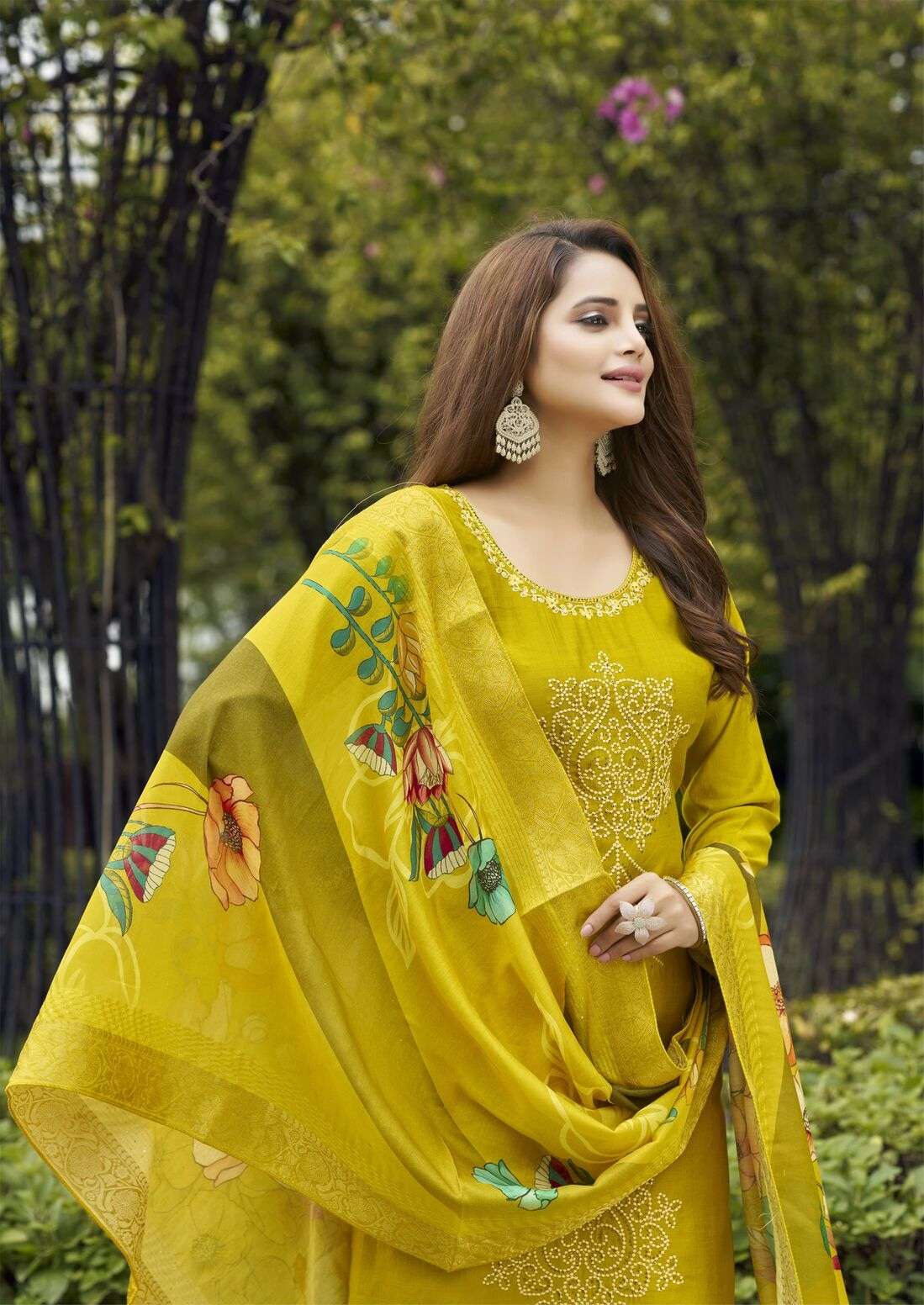 RITOO BY WOODEE IN PREMIUM QUALITY VISCOSE VATICAN SILK WITH STYLISH THREAD WORK 