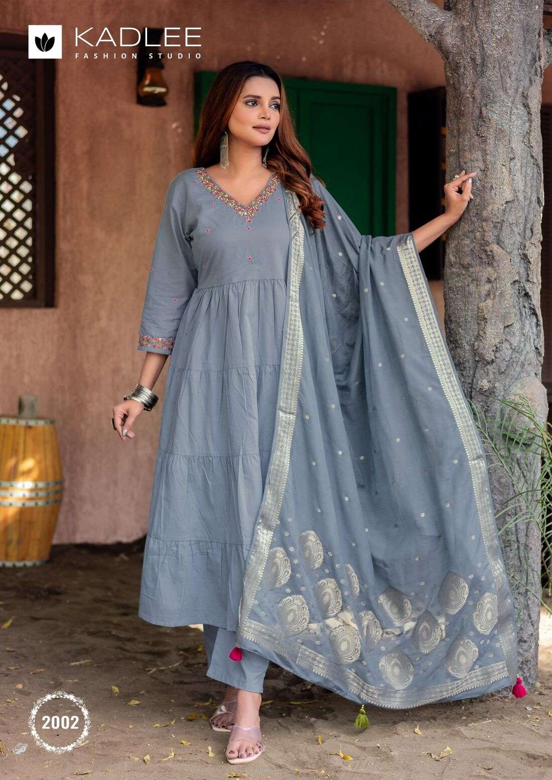 TANEJA BY KADLEE IN PURE COTTON WITH INNER AND HEAVY THREADWORK 