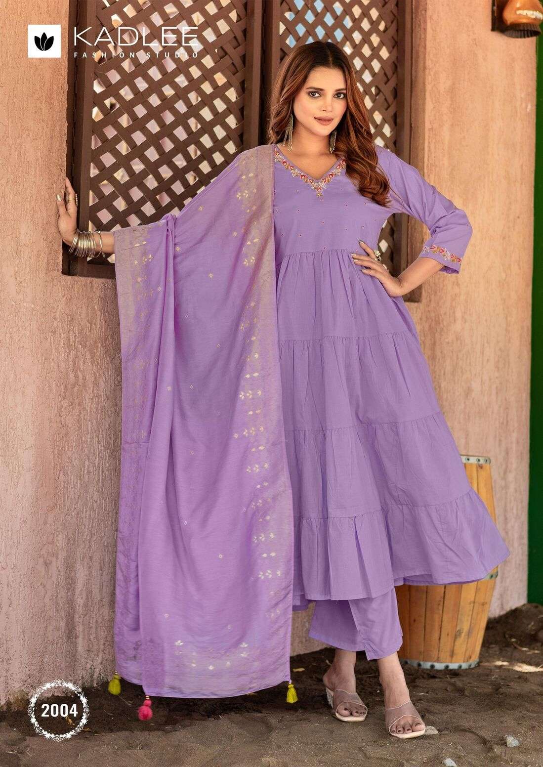TANEJA BY KADLEE IN PURE COTTON WITH INNER AND HEAVY THREADWORK 