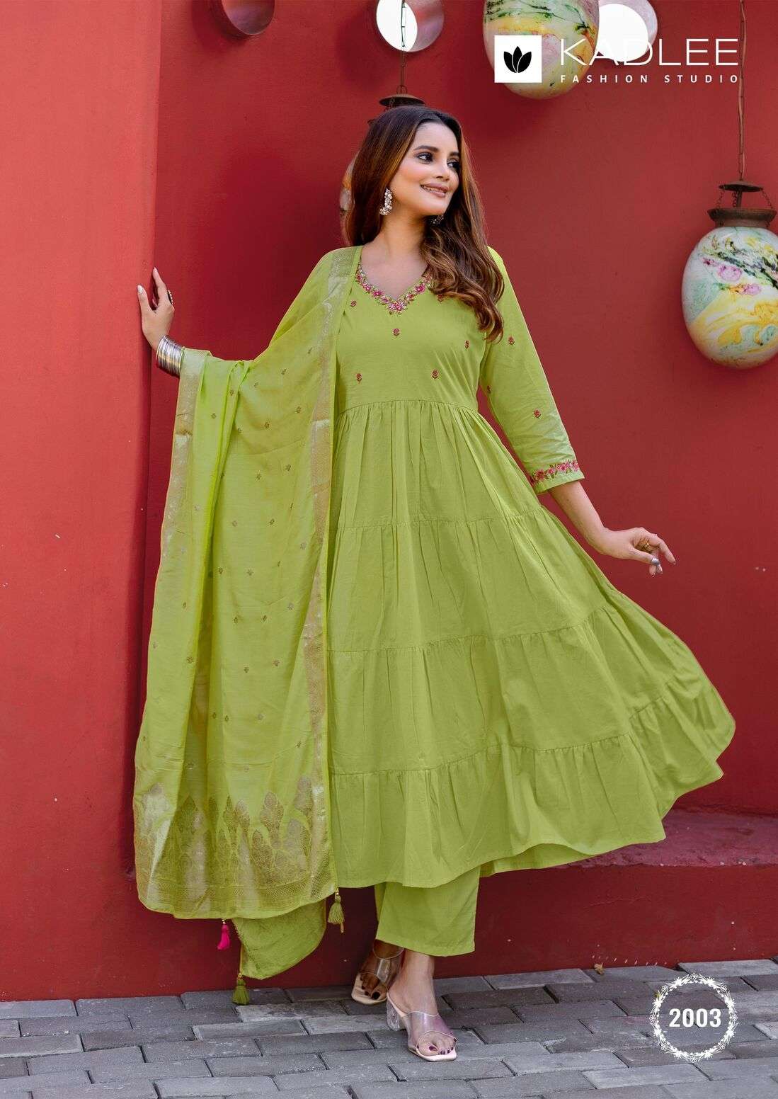 TANEJA BY KADLEE IN PURE COTTON WITH INNER AND HEAVY THREADWORK 