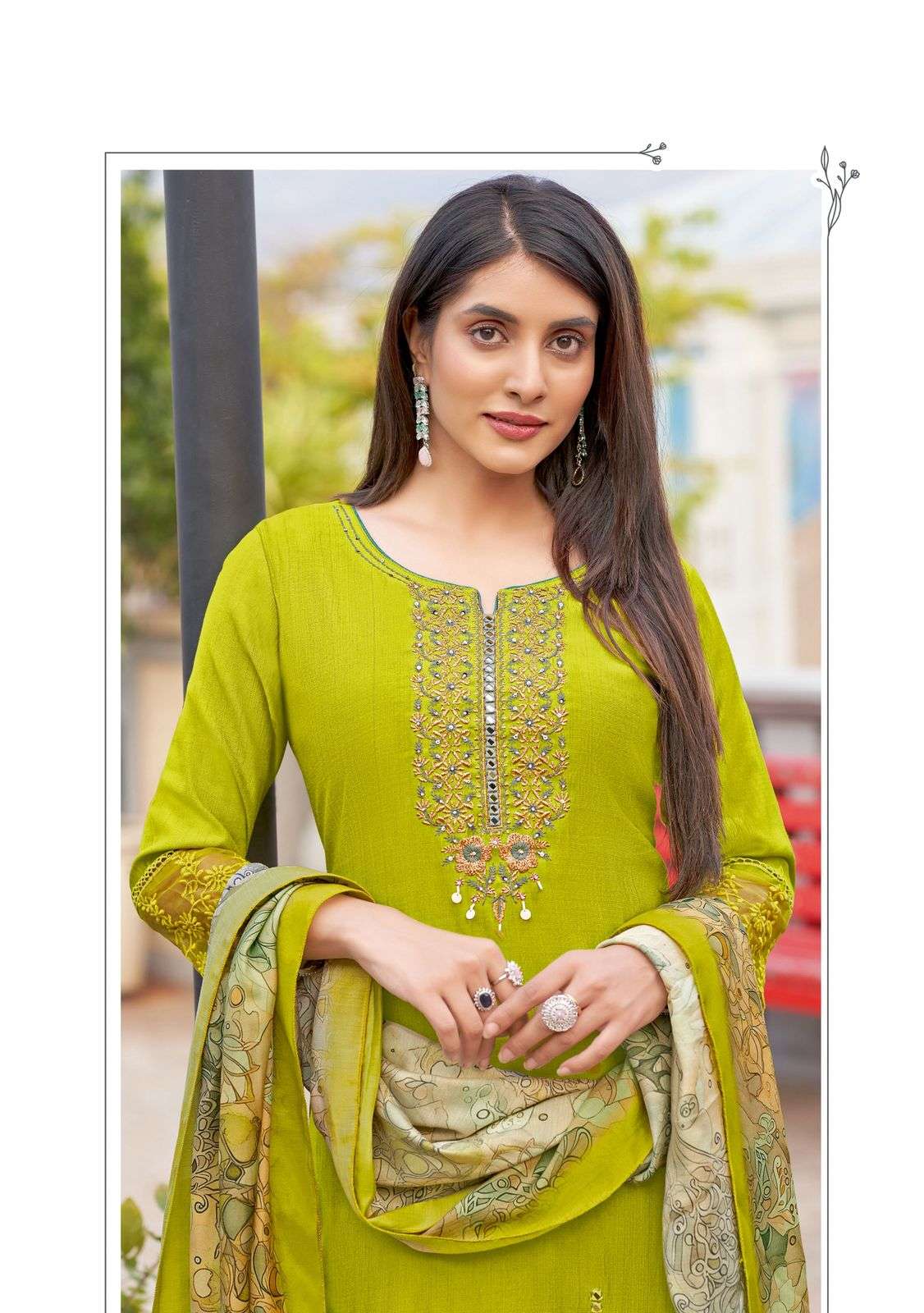 EHSAAS BY WOOGLEE IN VISCOSE WEAVING KURTI PANT WITH PURE MUSLIN DUPATTA WITH HANDWORK 