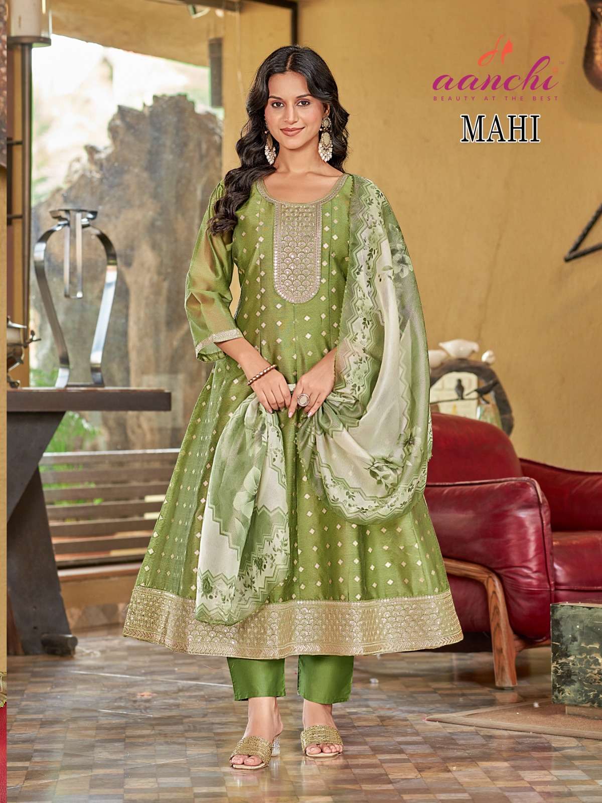 MAHI BY AANCHI IN SHIMMER JACQUARD BUTTI WITH FANCY DIGITAL PRINT DUPATTA