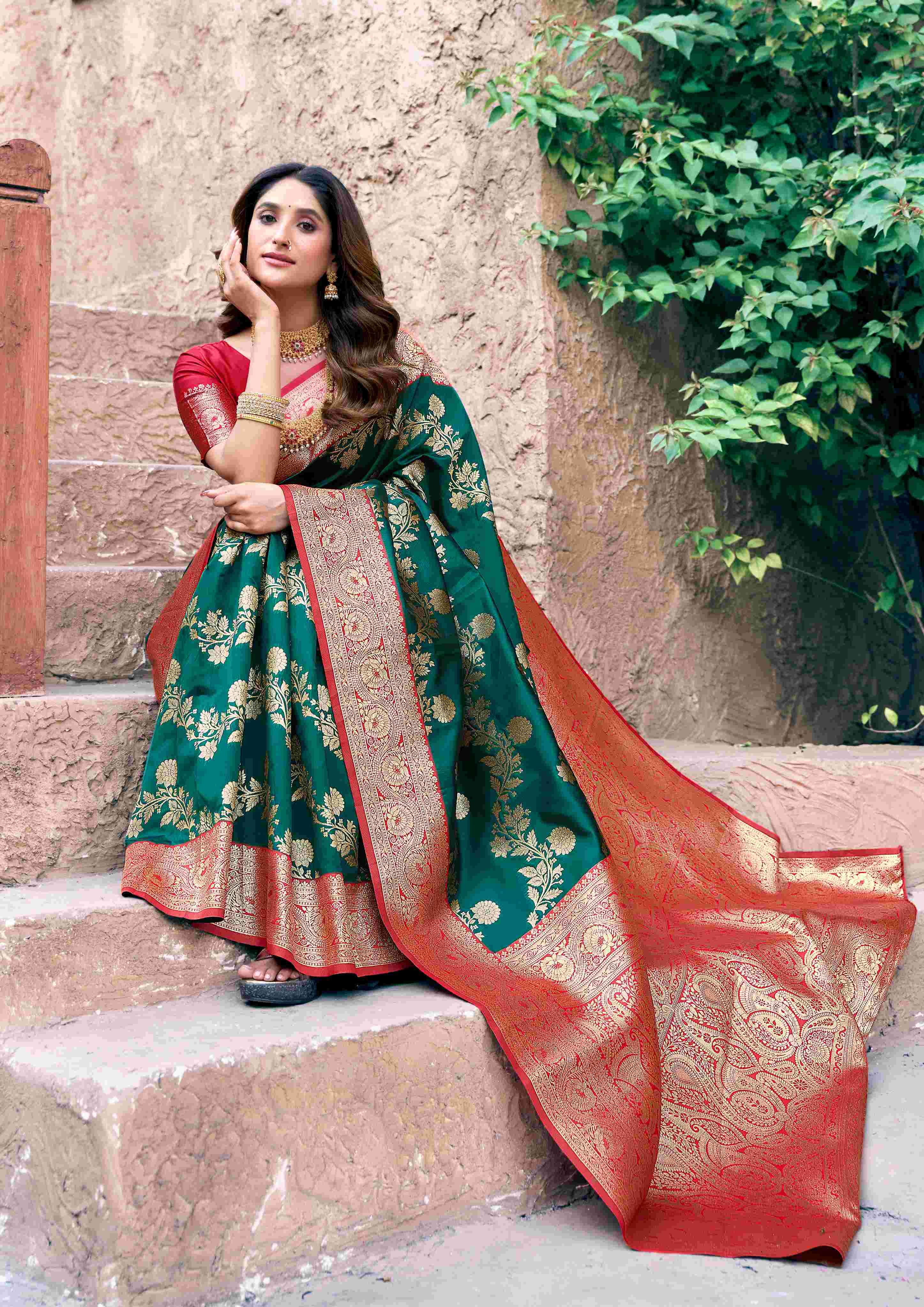 SANVI SILK BY TEXOFAB IN FANCY SILK WITH ZHALLAR 6.30 MTR WITH BLOUSE 