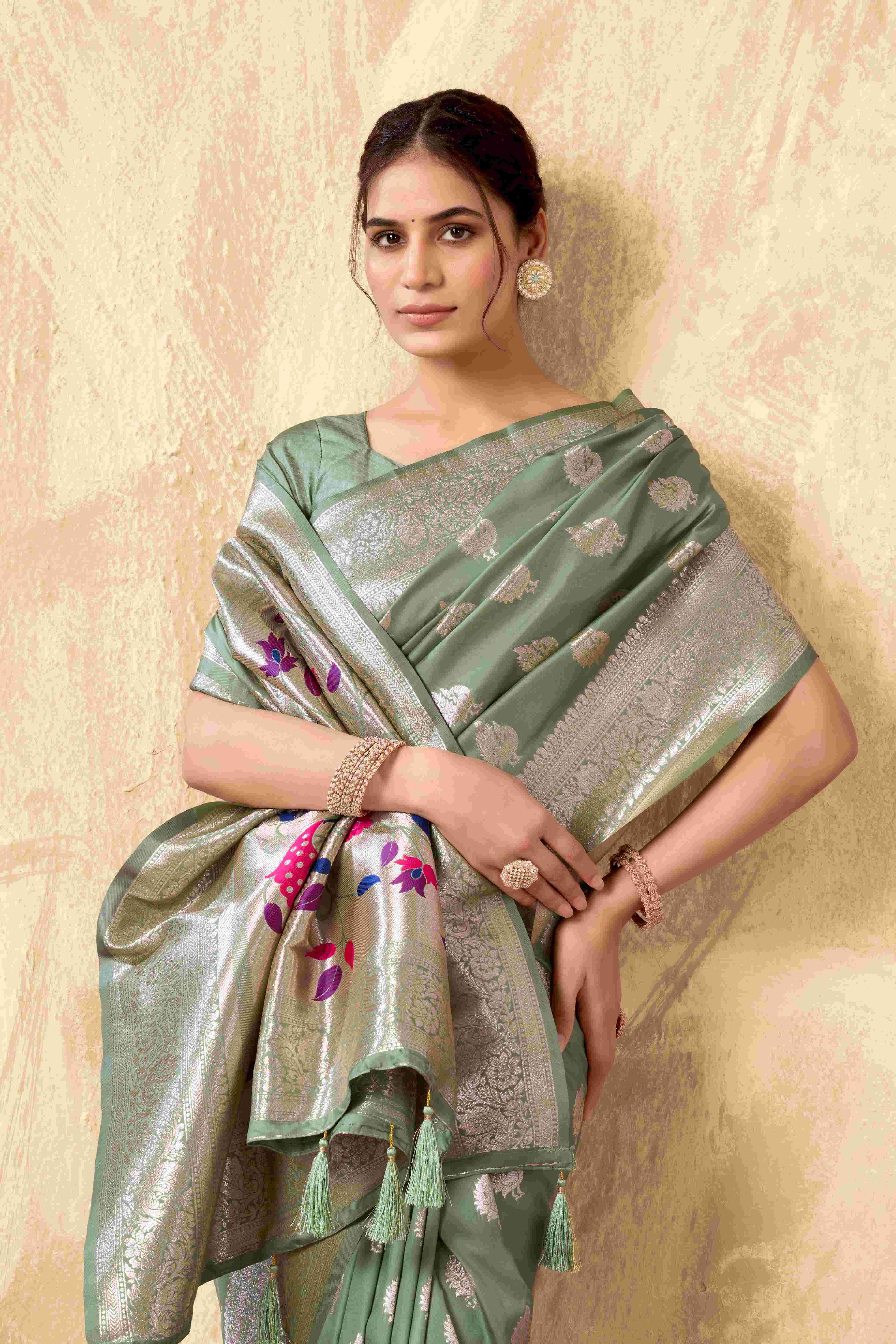 SHAGUN BY TEXOFAB IN PURE SILK WITH ZHALLAR 6.30 MTR WITH BLOUSE 