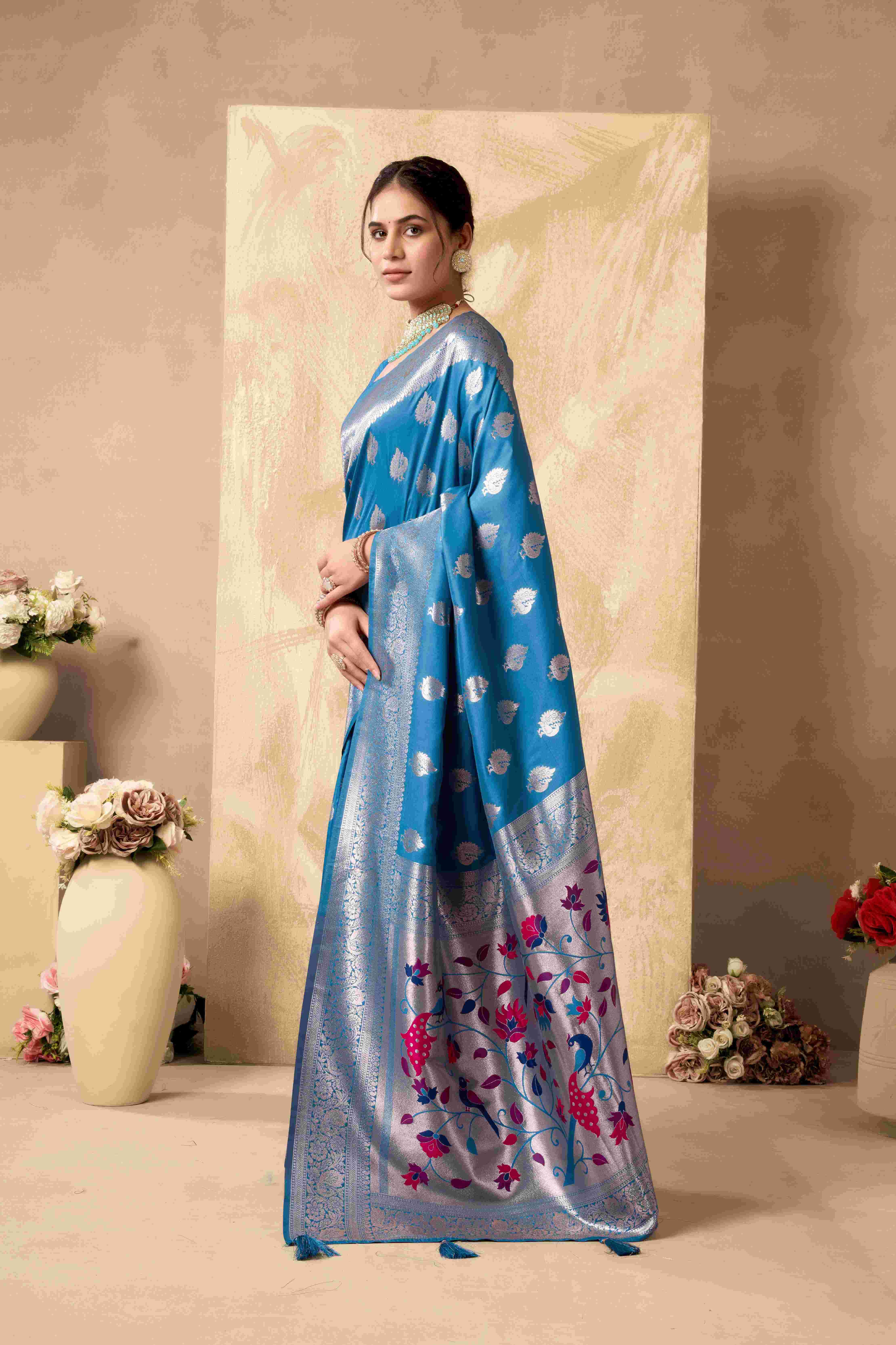 SHAGUN BY TEXOFAB IN PURE SILK WITH ZHALLAR 6.30 MTR WITH BLOUSE 